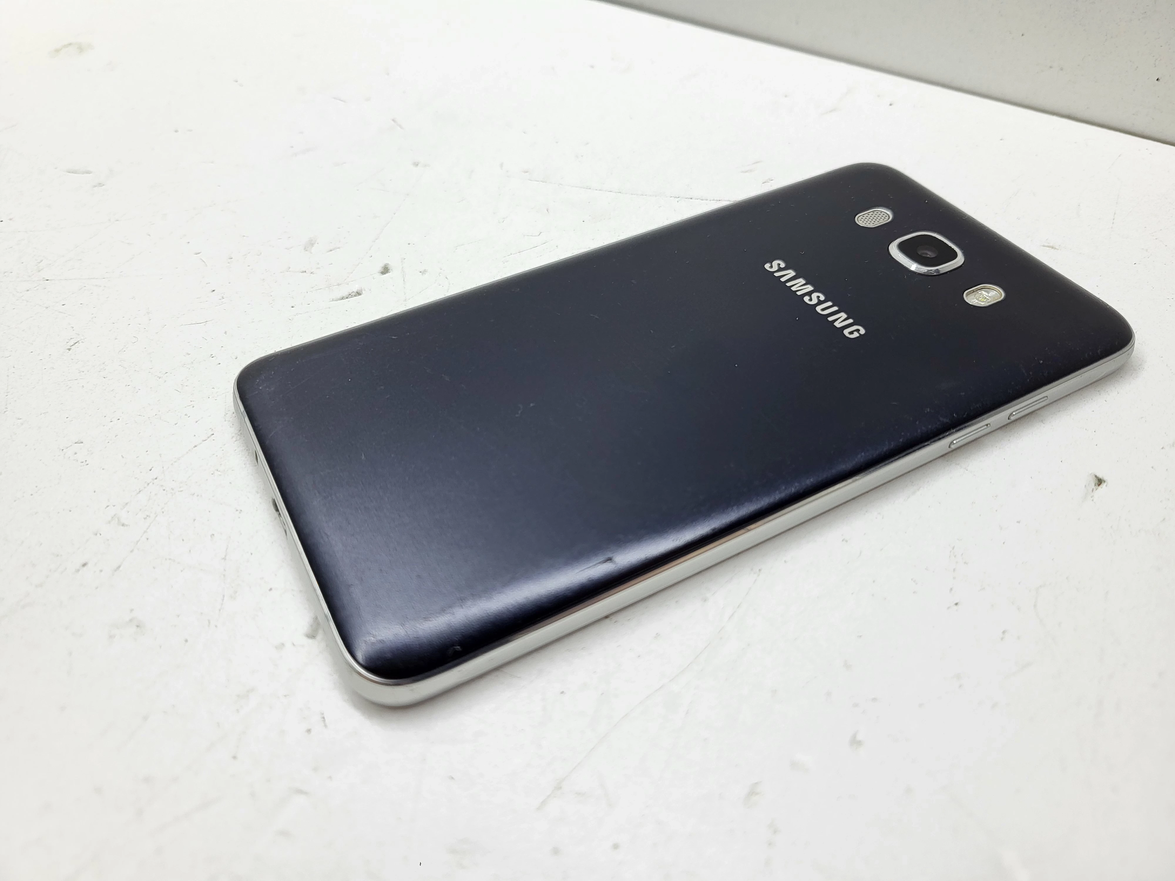 telefon-samsung-galaxy-j7-2016-typ-202685-212929