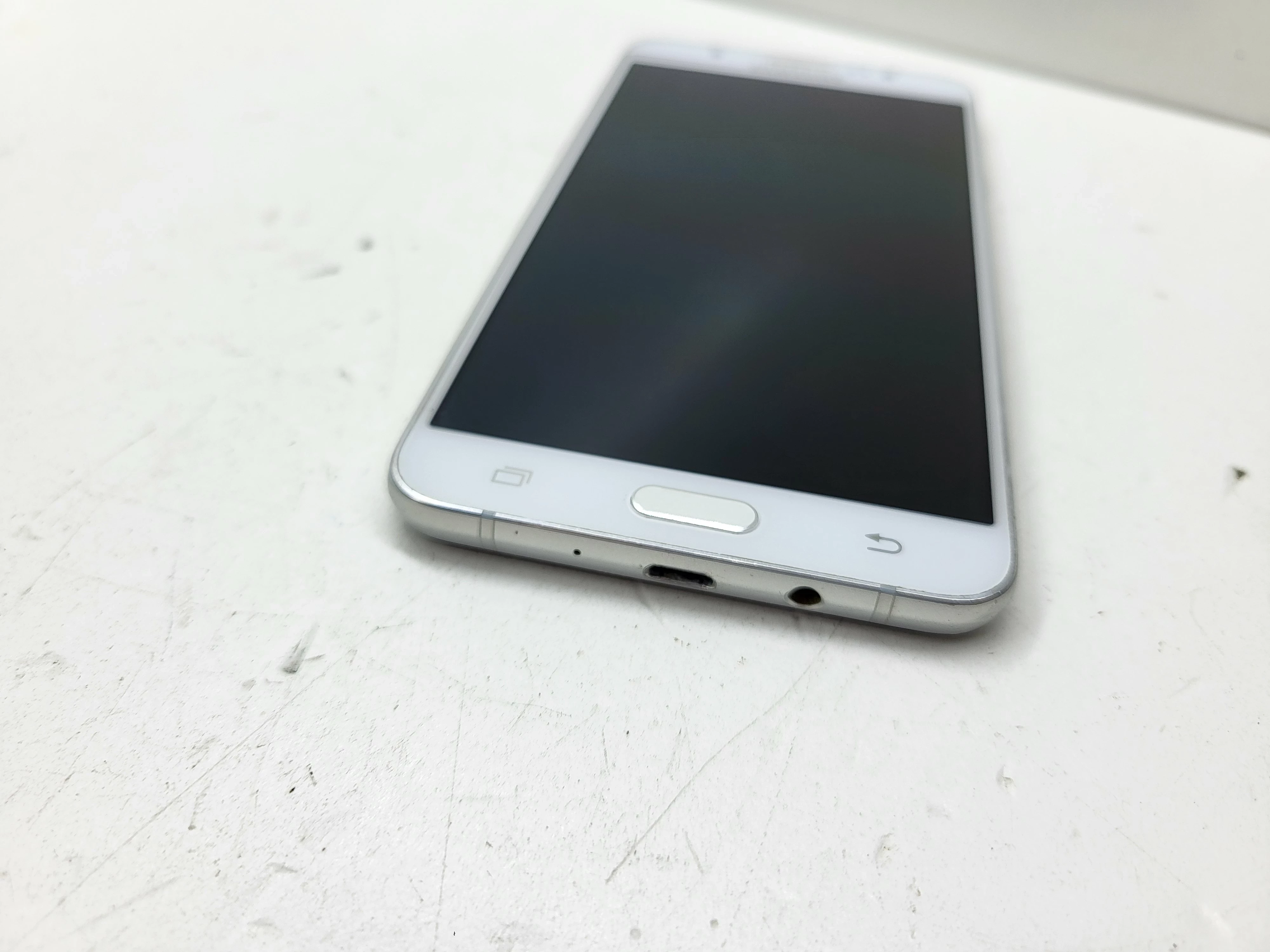 telefon-samsung-galaxy-j7-2016-wbudowana-pamiec-202869-214201