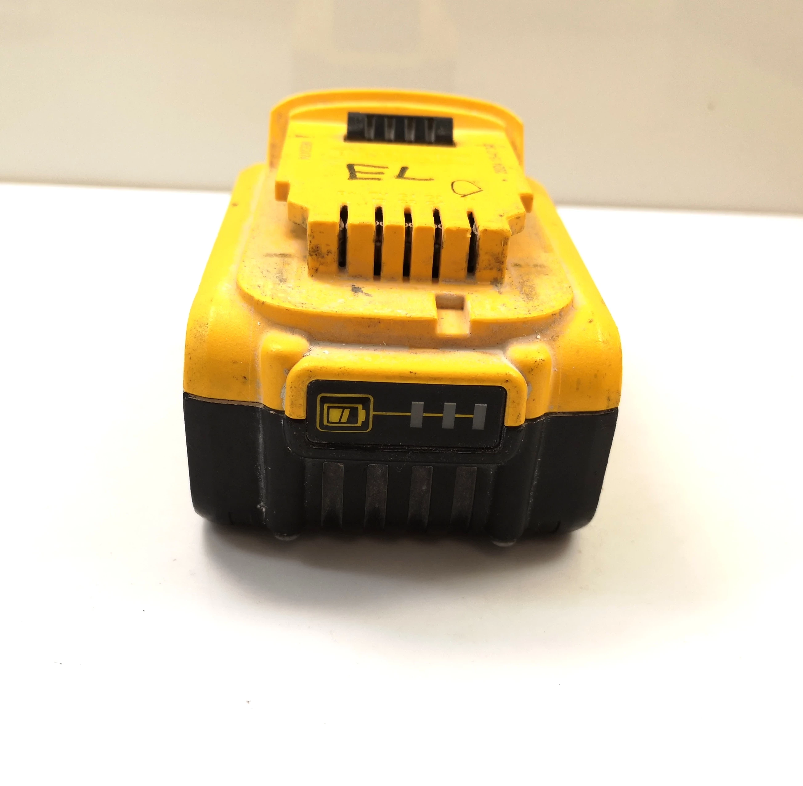 akumulator-dewalt-dcb184-50ah-18v-pojemnosc-akumulatora-500