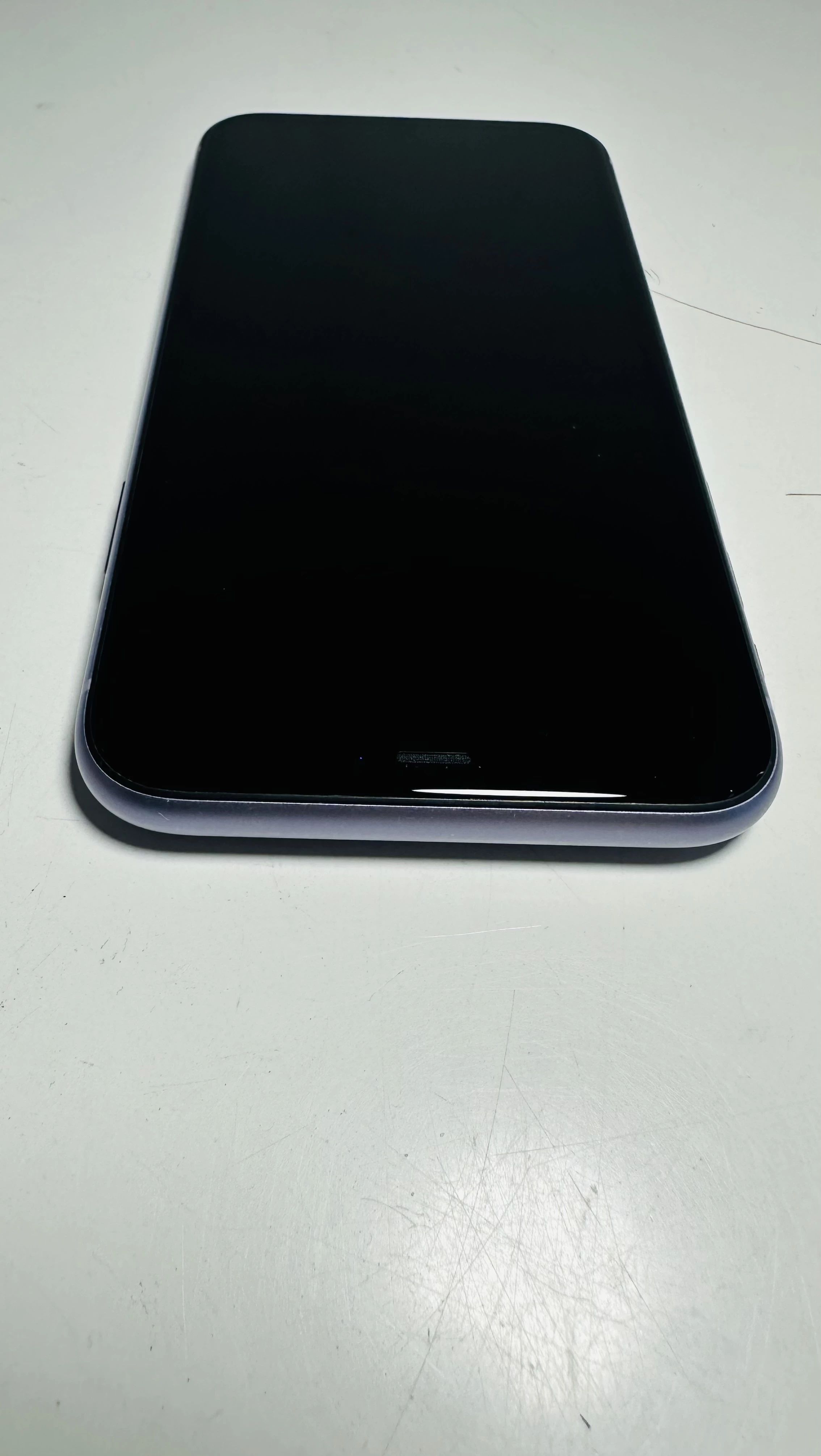 telefon-iphone-11-64gb-85-fioletowy-kabel-warto-okazja-przekatna-ekranu-61