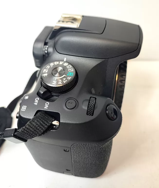 aparat-lustrzanka-canon-eos-2000d-obiektyw-ef-s-18-55mm-3-kit-lad-przekatna-ekranu-300