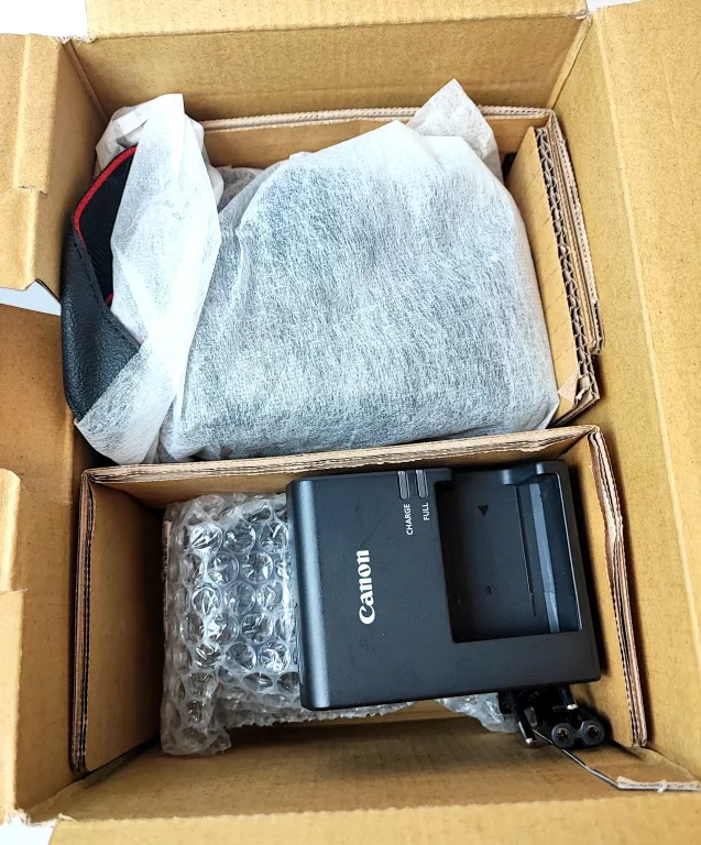 aparat-lustrzanka-canon-eos-2000d-obiektyw-ef-s-18-55mm-3-kit-lad-ean-gtin-8714574657394