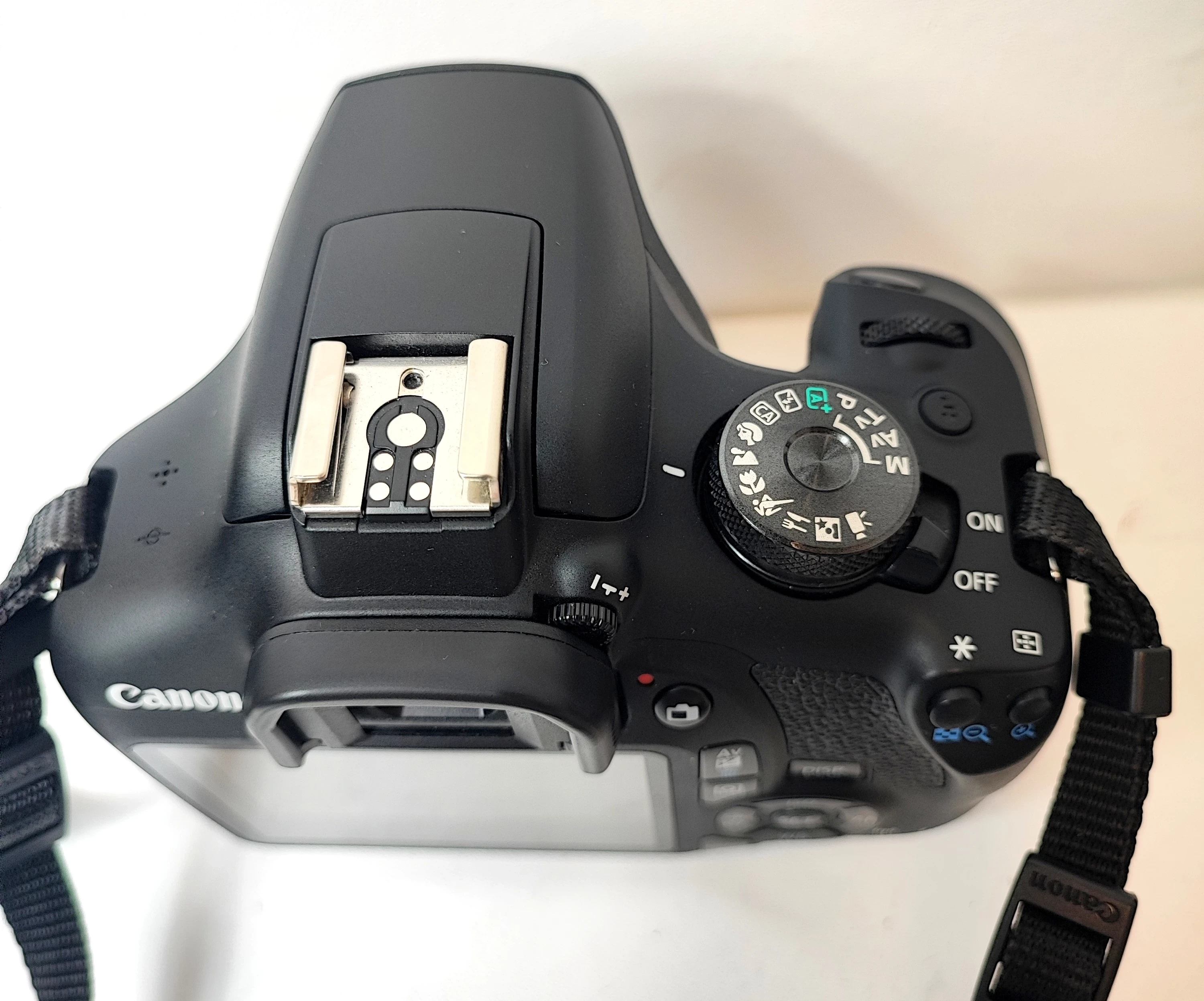 aparat-lustrzanka-canon-eos-2000d-obiektyw-ef-s-18-55mm-3-kit-lad-model-zalaczonego-obiektywu-ef-s-18-55mm-is-ii-obiektyw-ef-75-300mm-iii