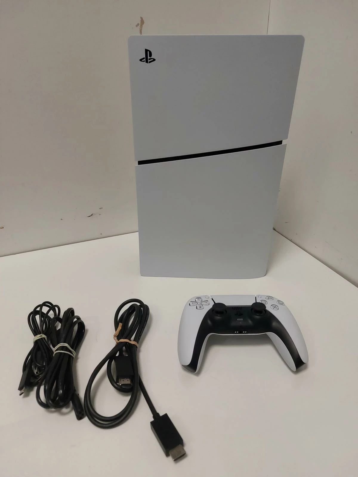 konsola-sony-playstation-5-digital-edition-825gb-komplet-ean-gtin-711719020844