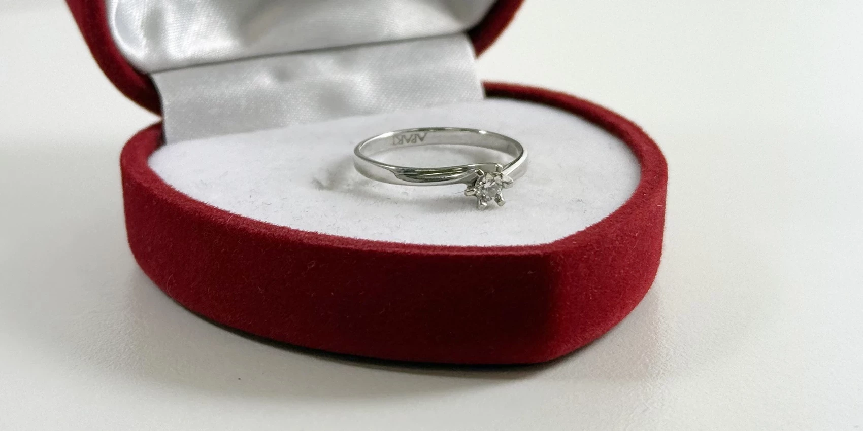 wyrob-jubilerski-uzywany-zloty-pierscionek-z-diamentem-585169g-krupowki-75-zakopane