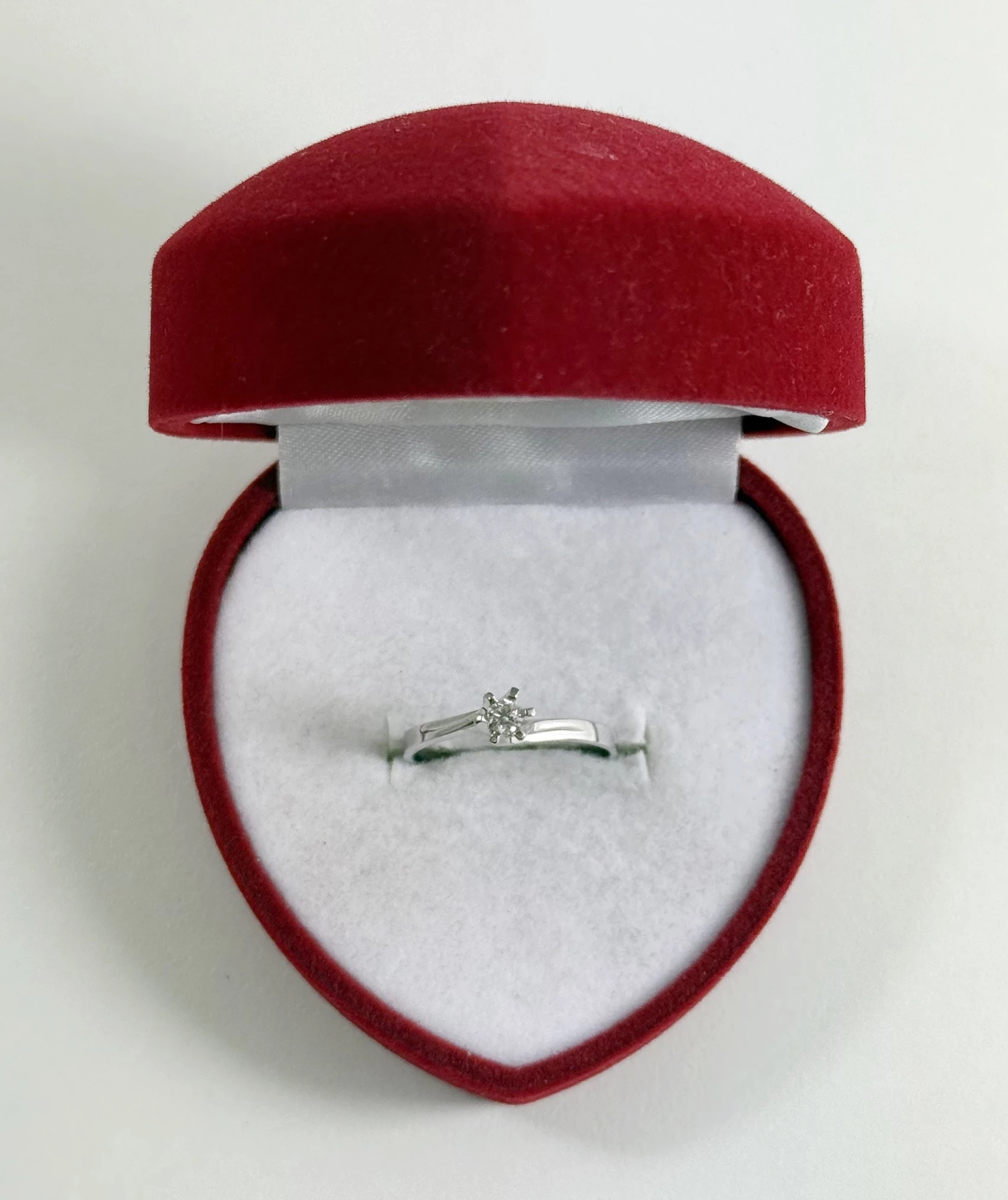 wyrob-jubilerski-uzywany-zloty-pierscionek-z-diamentem-585169g-ean-gtin-5903772041538