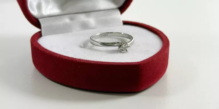 wyrob-jubilerski-uzywany-zloty-pierscionek-z-diamentem-585169g-krupowki-75-zakopane