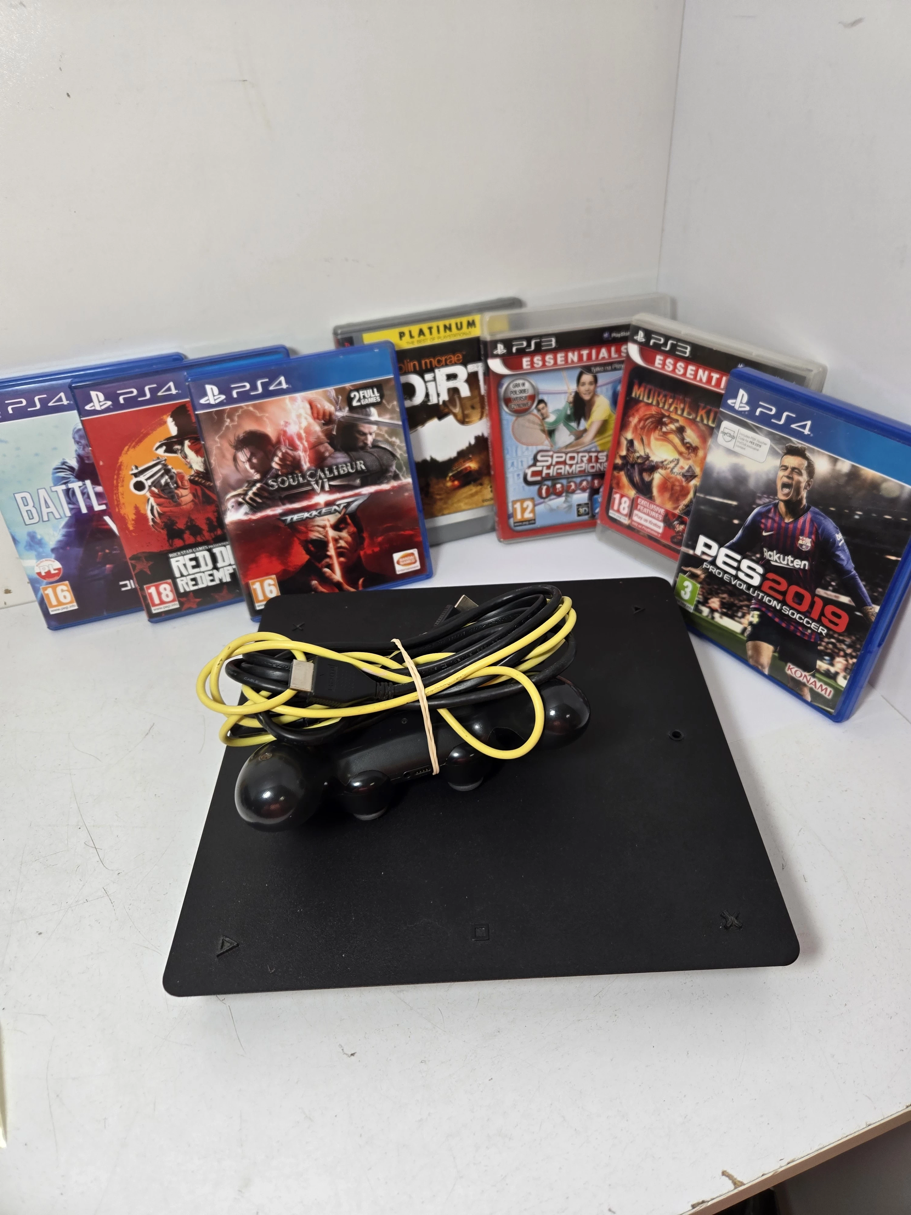 konsola-ps4-slim-1tb-pad-7x-gry-okablowanie-stan-11323-2