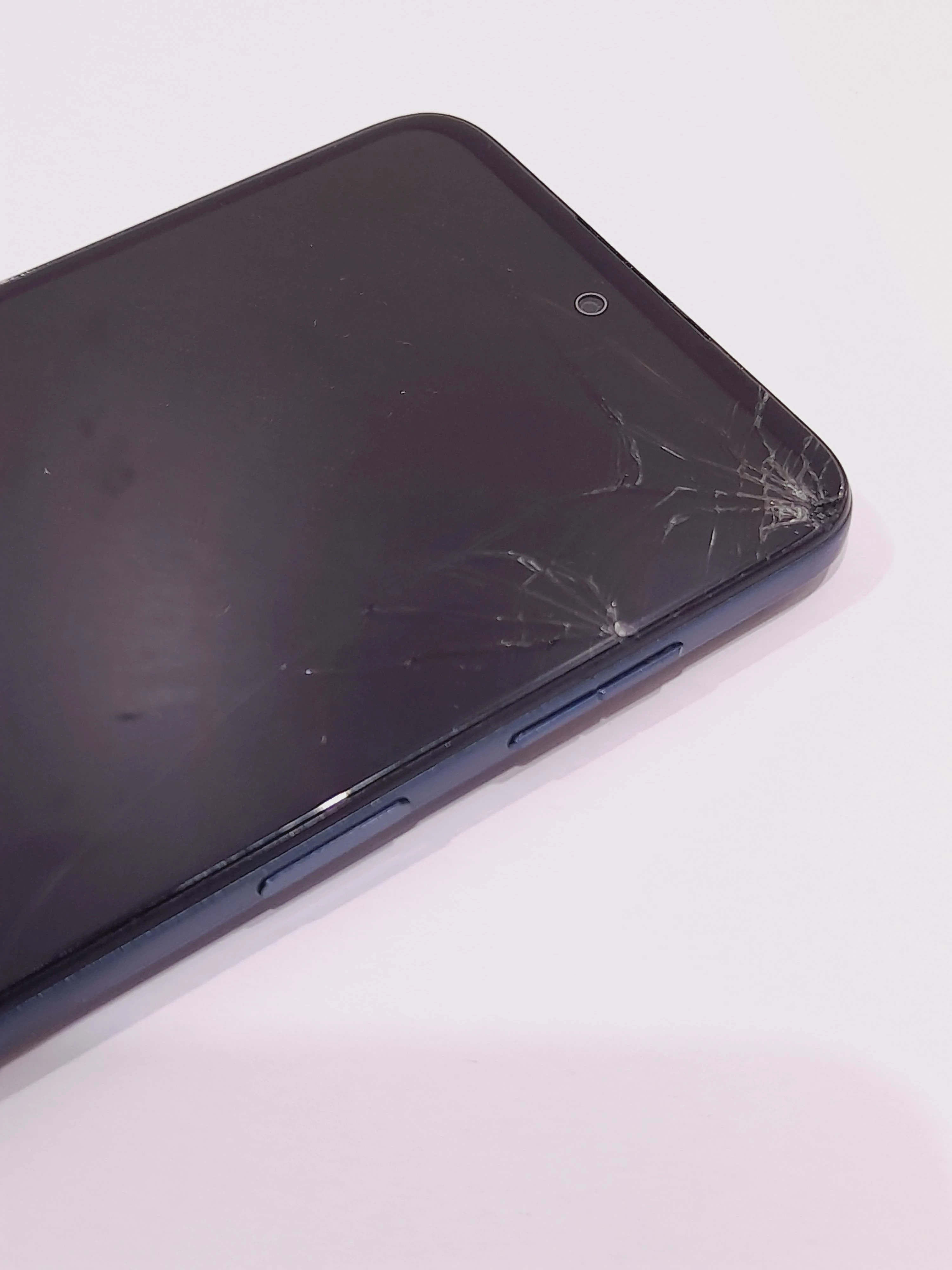 telefon-motorola-moto-g42128-gb-zbity-ekran-typ-202685-212929