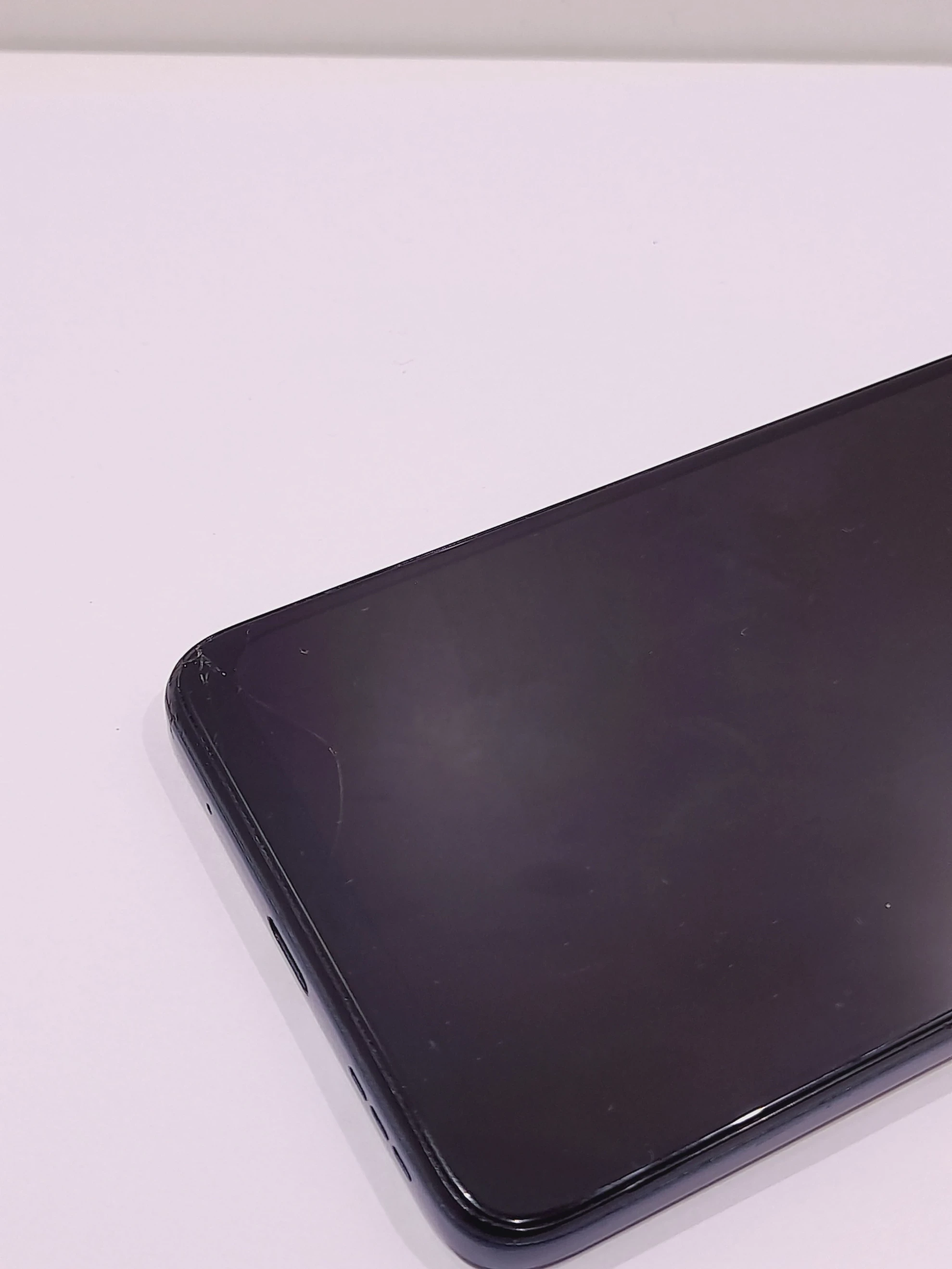 telefon-motorola-moto-g42128-gb-zbity-ekran-kod-producenta-pau00028it