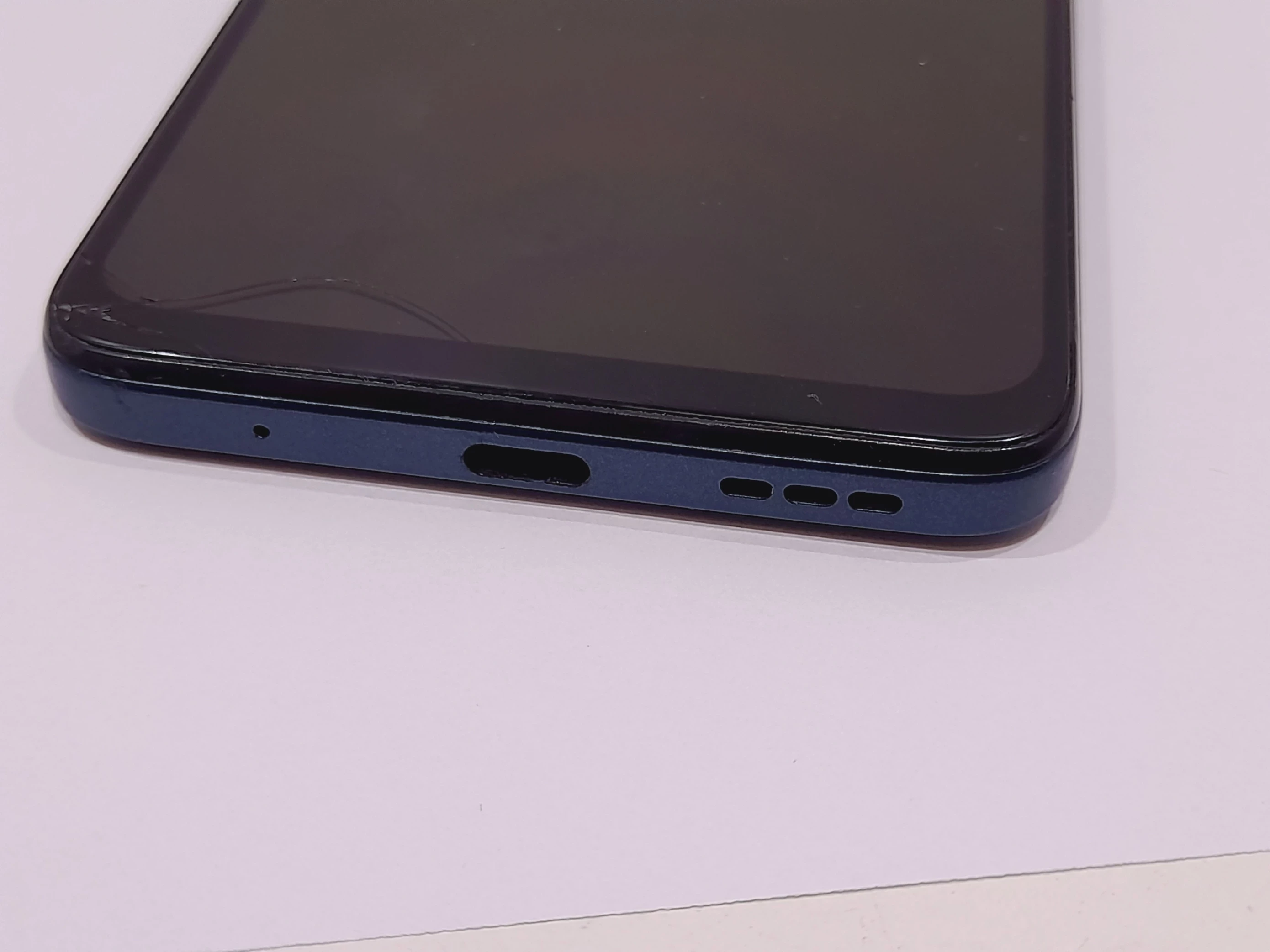 telefon-motorola-moto-g42128-gb-zbity-ekran-pamiec-ram-202865-214121