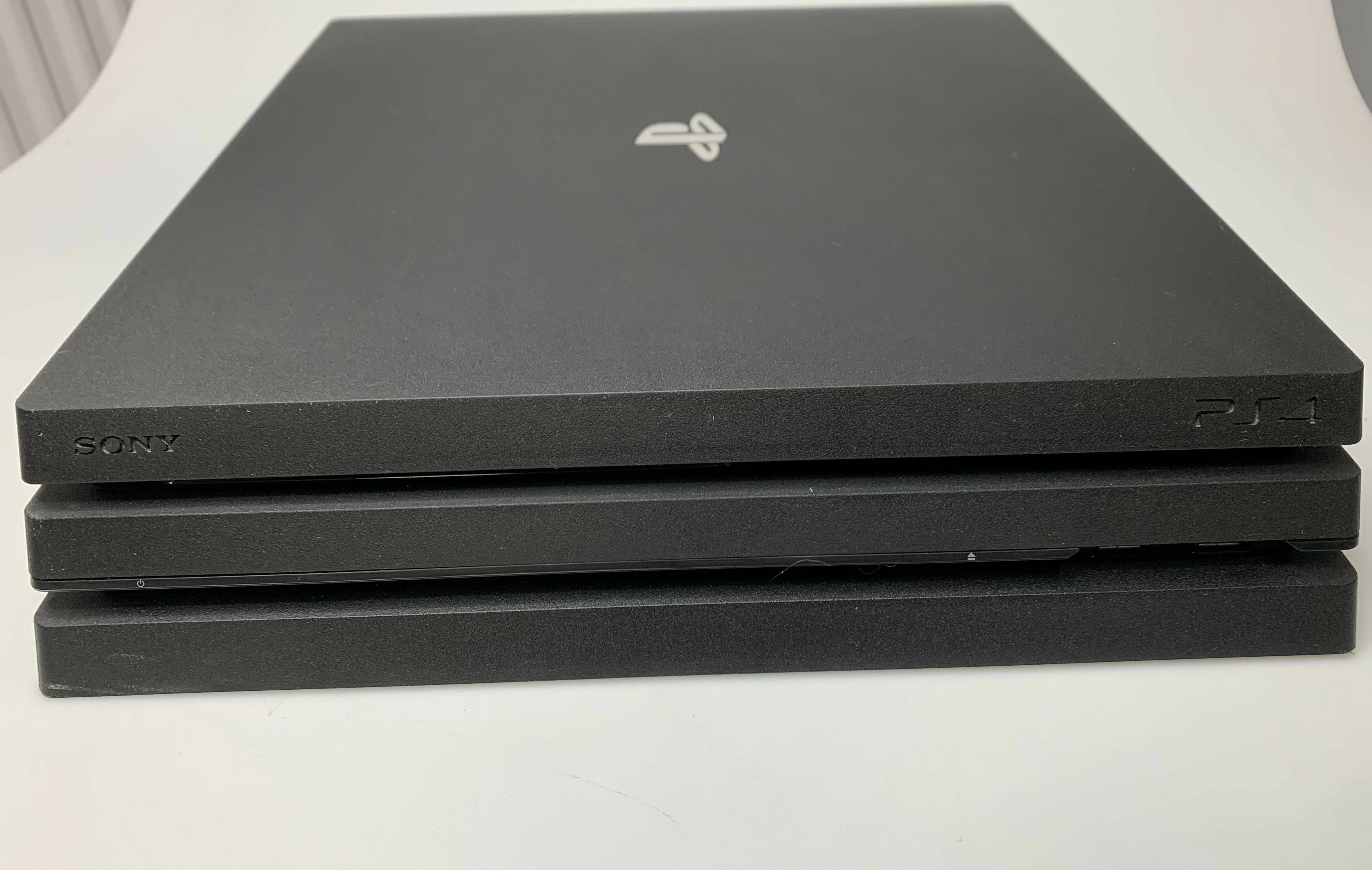 konsola-ps4-pro-cuh-7116b-1tb-kod-producenta-cuh-7116b