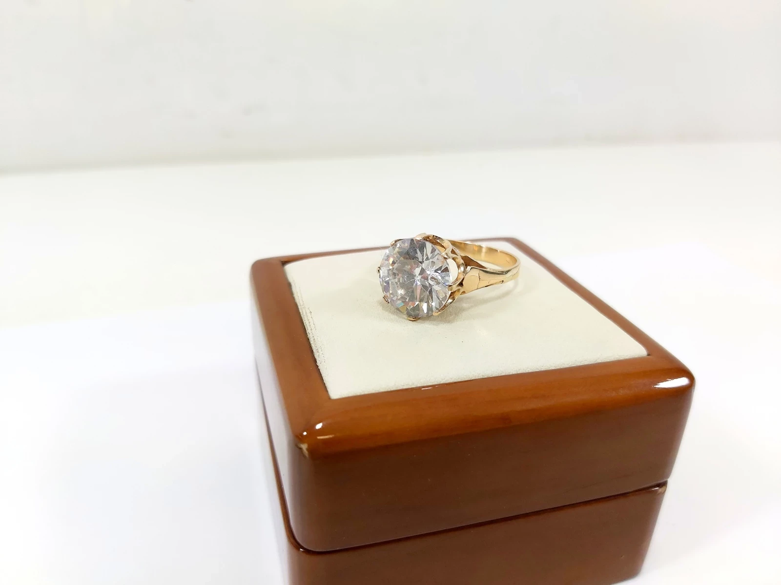 kosmiczny-zloty-pierscionek-proba-585-rozmiar-20-kamienie-221-128