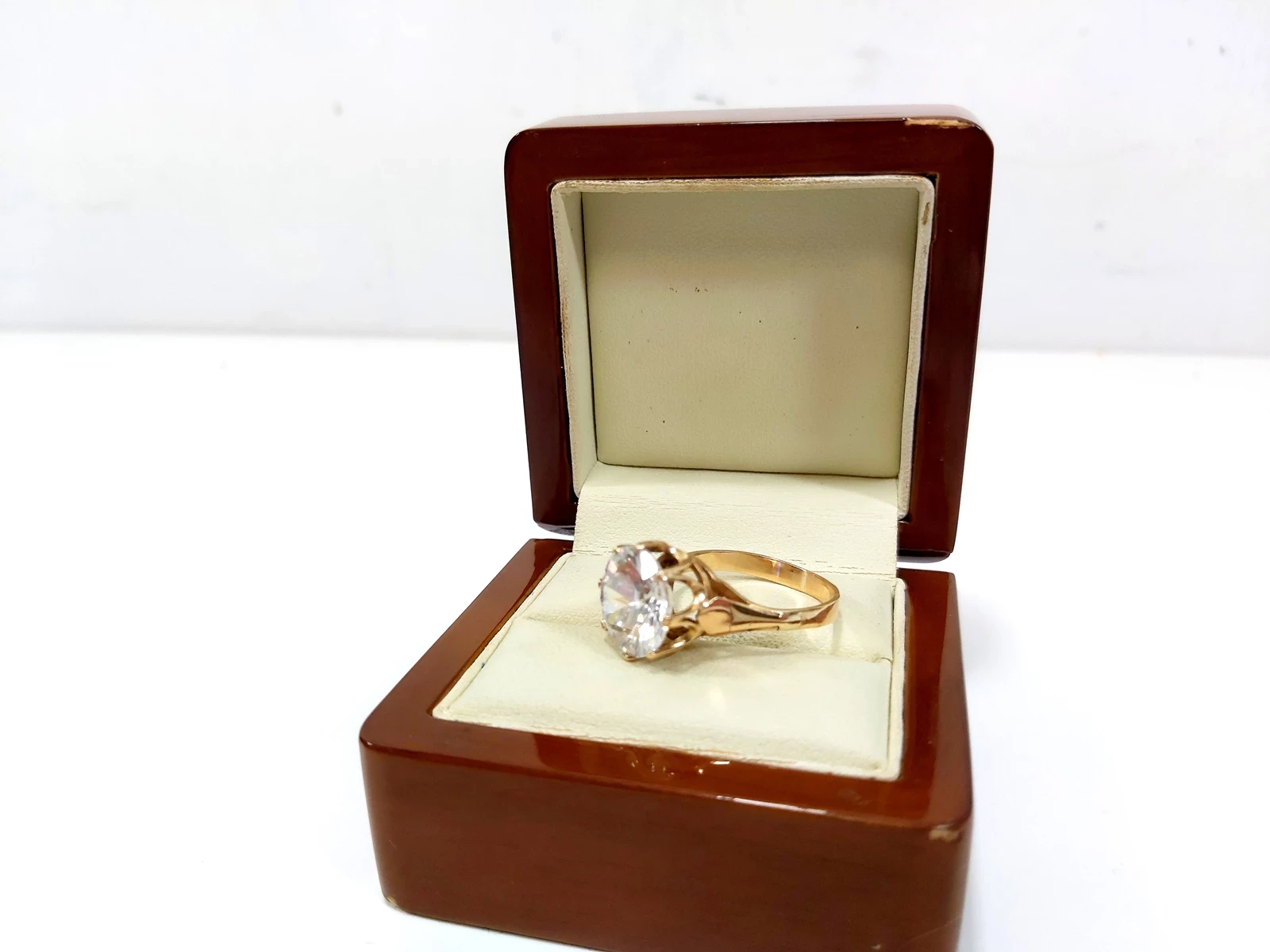 kosmiczny-zloty-pierscionek-proba-585-rozmiar-20-kamienie-221-128