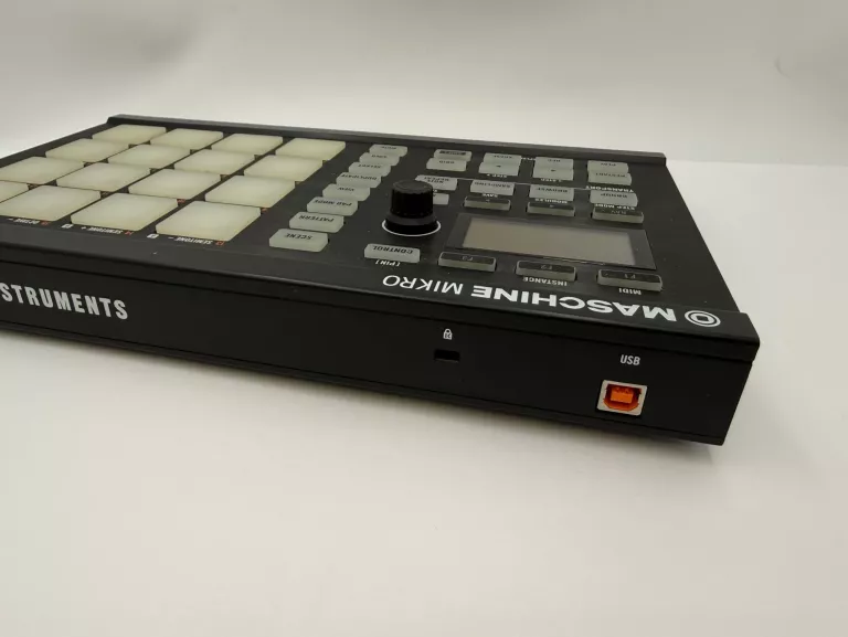 native-instruments-maschine-mikro-mk2-kontroler-dj-midi-model-maschine-mikro-mk2
