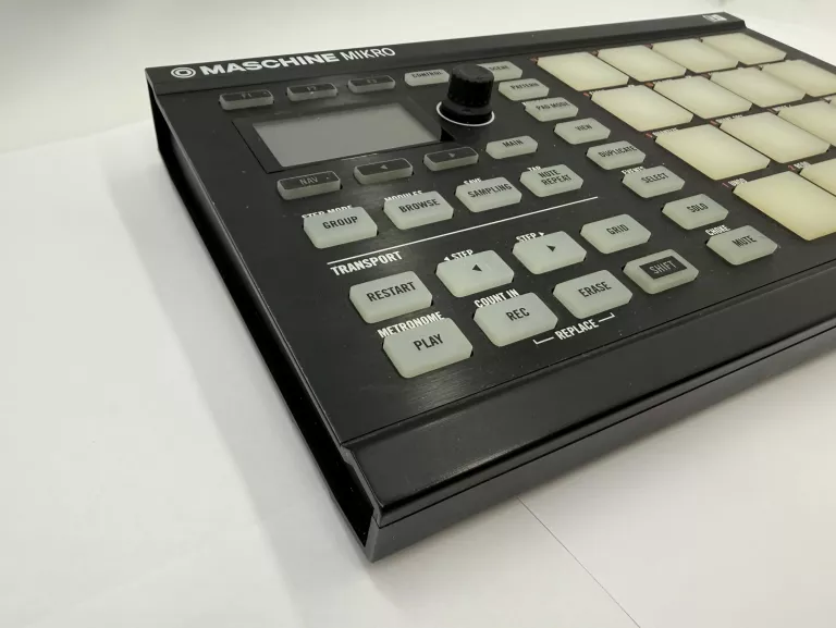 native-instruments-maschine-mikro-mk2-kontroler-dj-midi-stan-11323-2