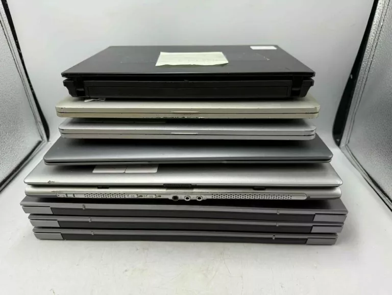 8-uszkodzonychna-czesci-laptopow-wlotowa-5b-krakow