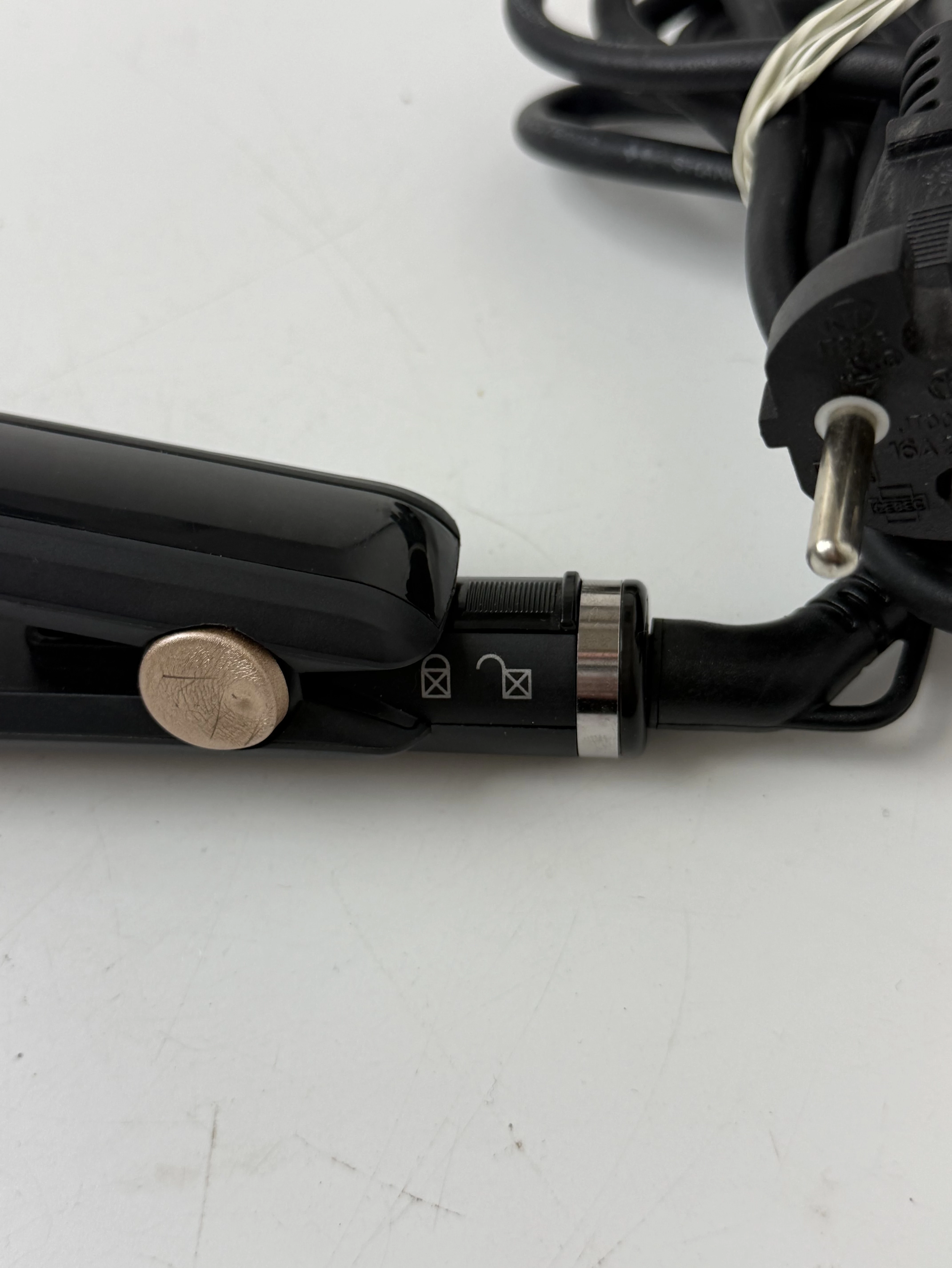 prostownica-ceramiczna-tiross-ts1325-powloka-203605-256