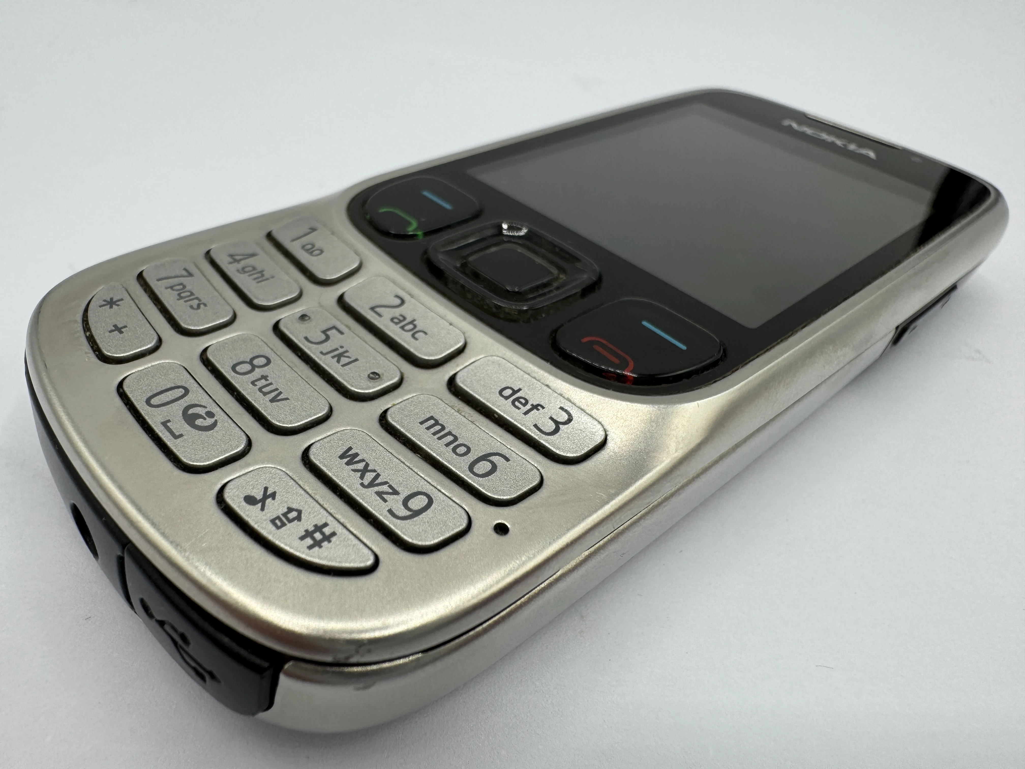 telefon-komorkowy-nokia-6303-classic-16-mb-17-mb-2g-srebrny-stan-11323-2
