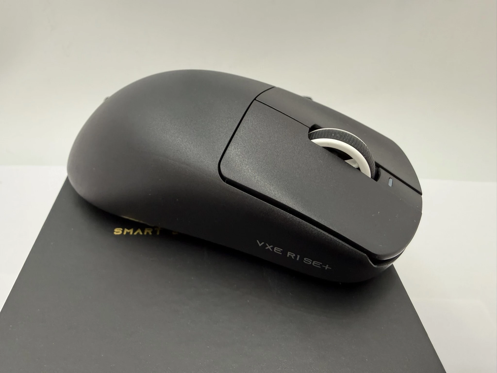 myszka-gamingowa-atk-vxe-r1-se-ultra-lekka-55g-interfejs-517-512