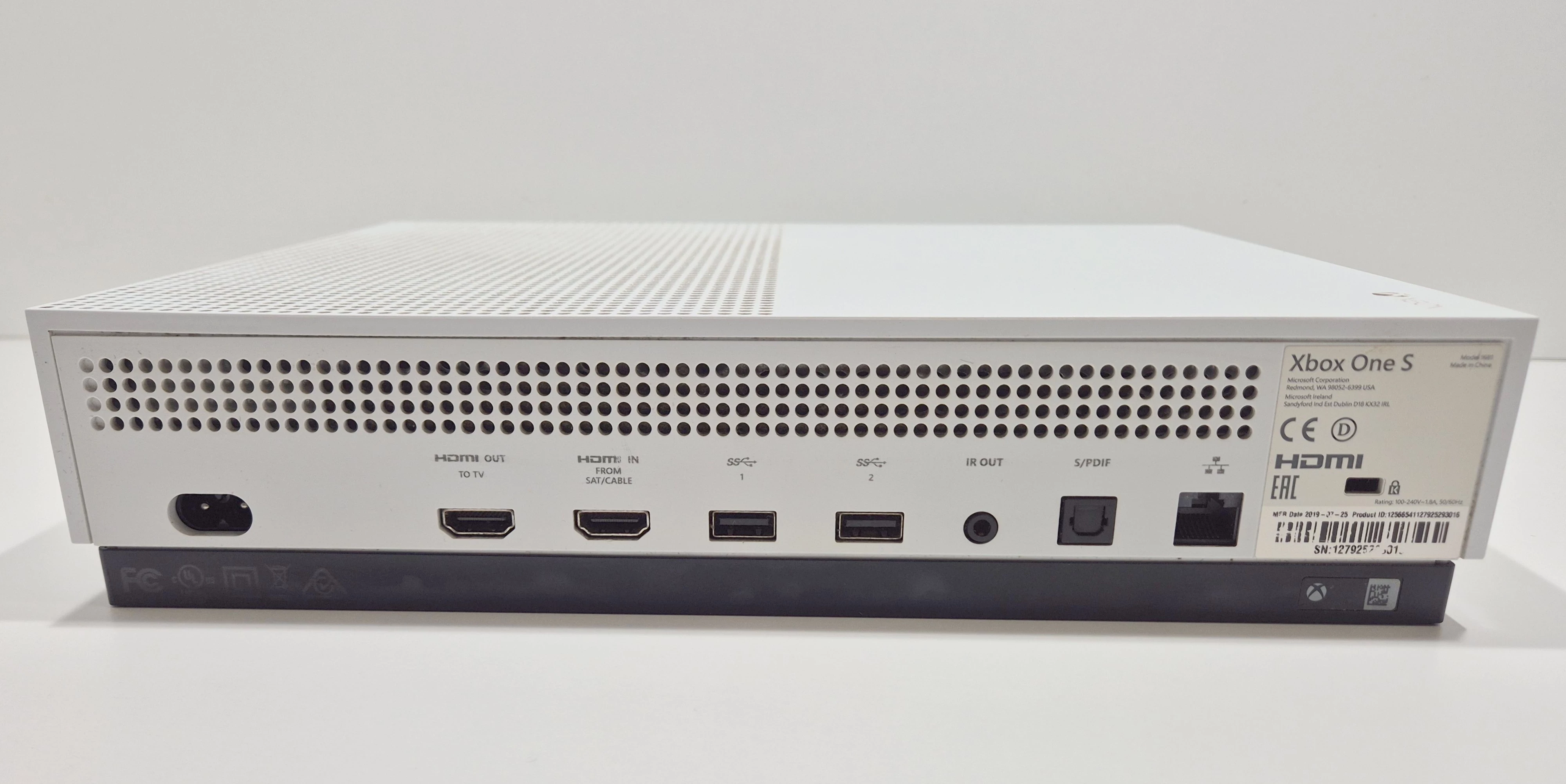 xbox-one-s-1tb-pad-stan-11323-2