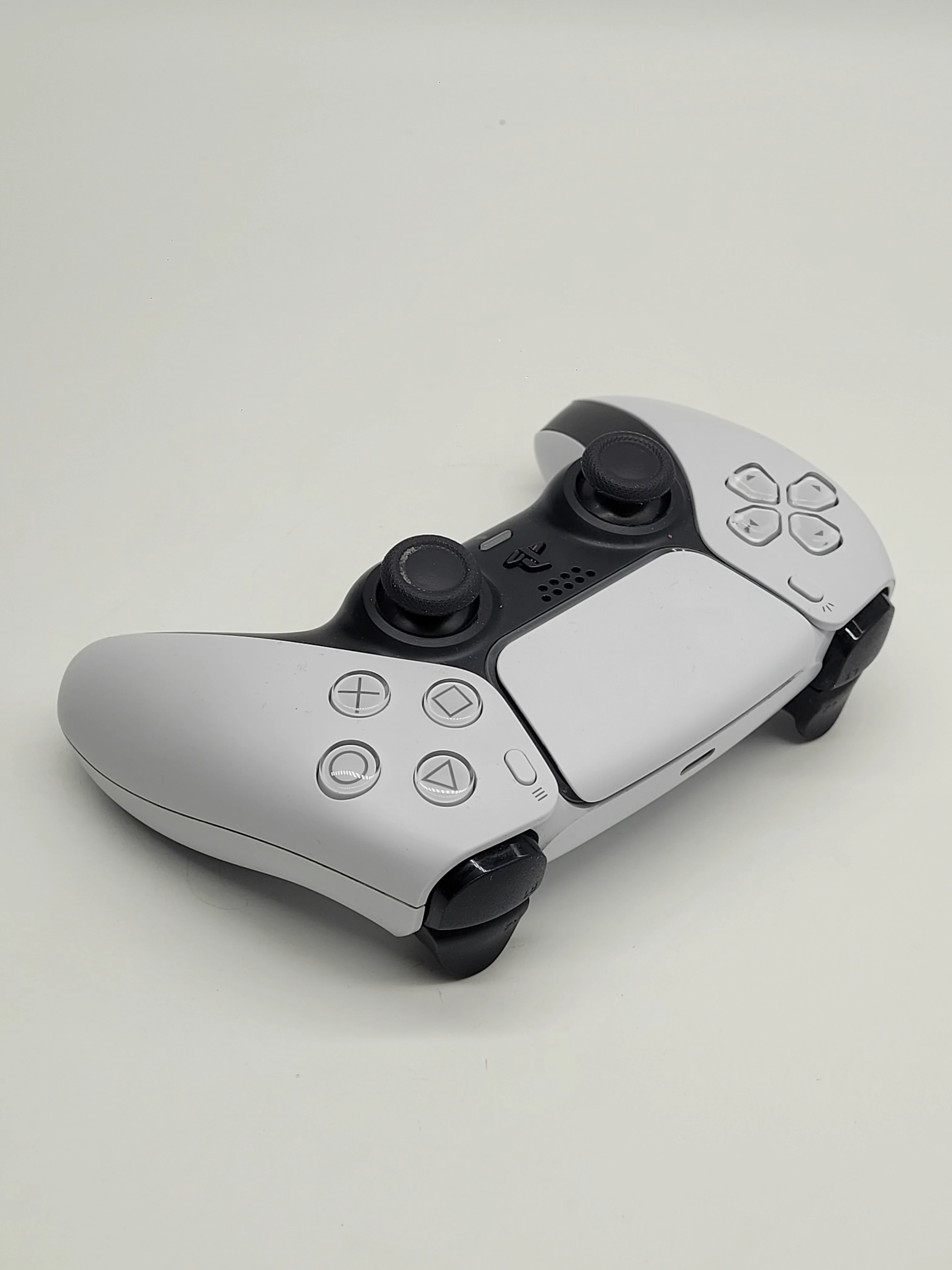 konsola-sony-playstation-5-ps5-digital-slim-825gb-pad-zawiera-baterie-250685-2006716