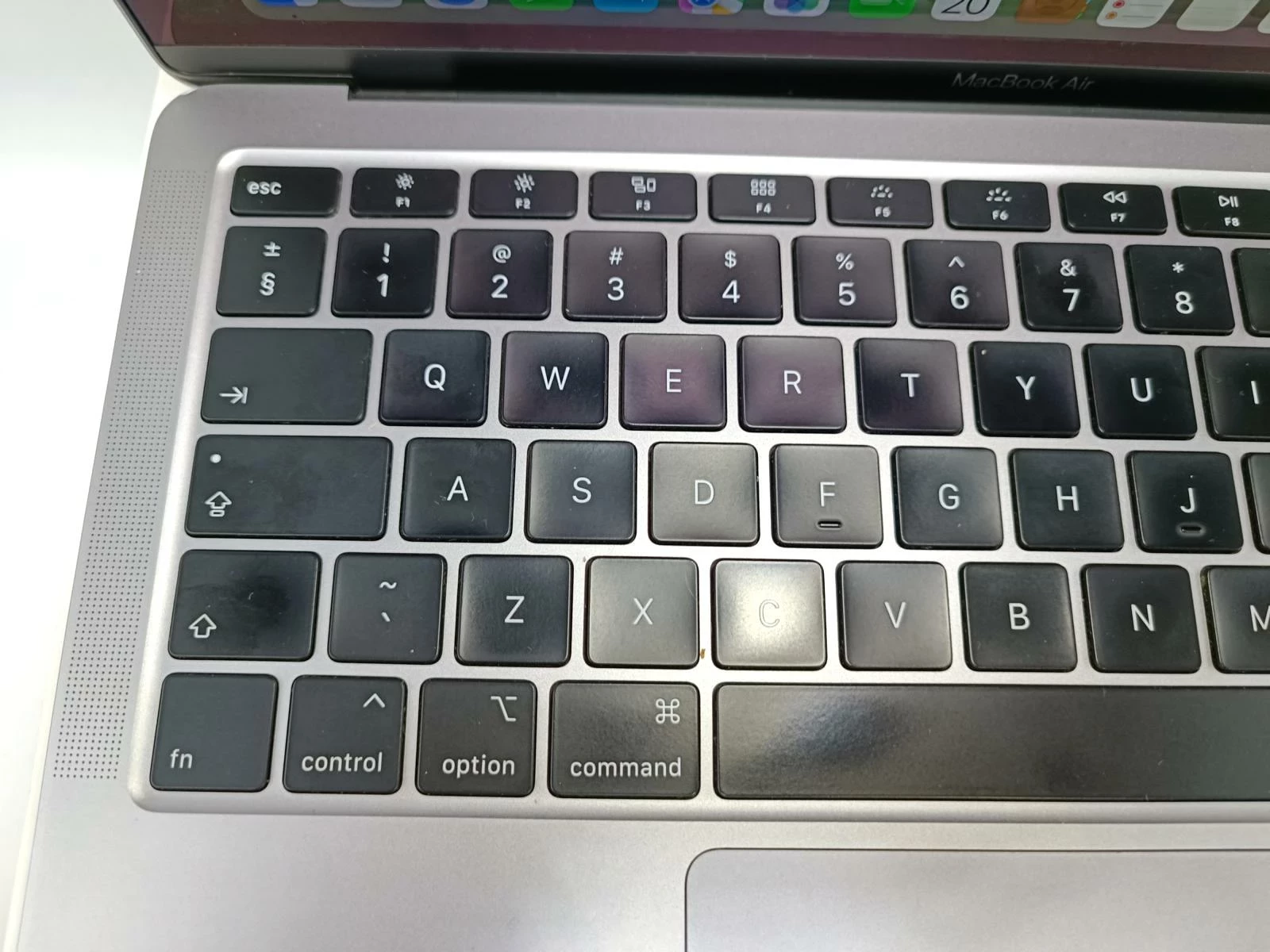 apple-macbook-air-a2179-i38gb256-ssd-stan-bdb-typ-dysku-twardego-128550-2