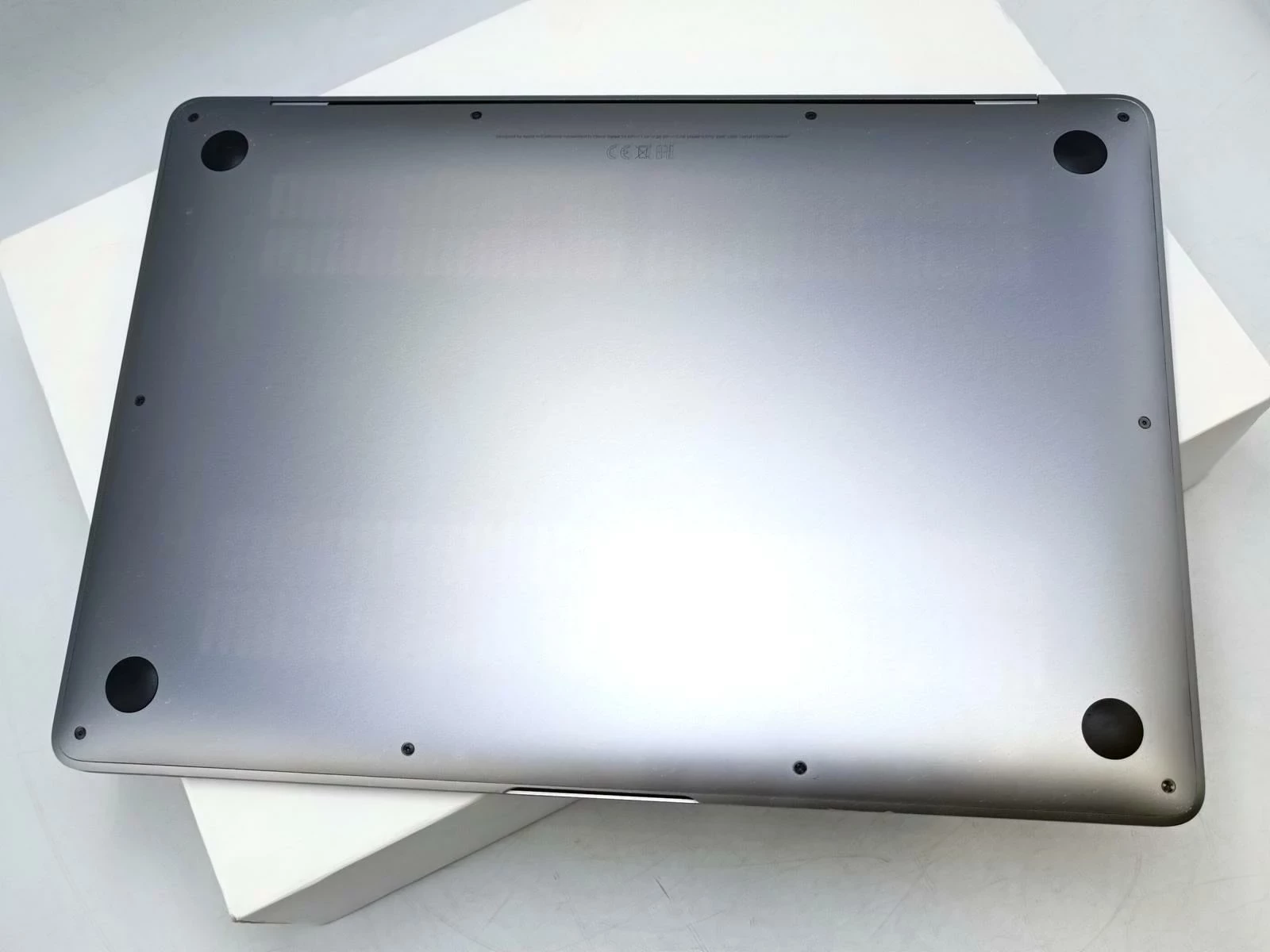 apple-macbook-air-a2179-i38gb256-ssd-stan-bdb-liczba-rdzeni-procesora-4329-2