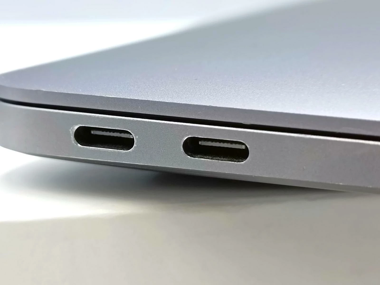 apple-macbook-air-a2179-i38gb256-ssd-stan-bdb-przekatna-ekranu-1330