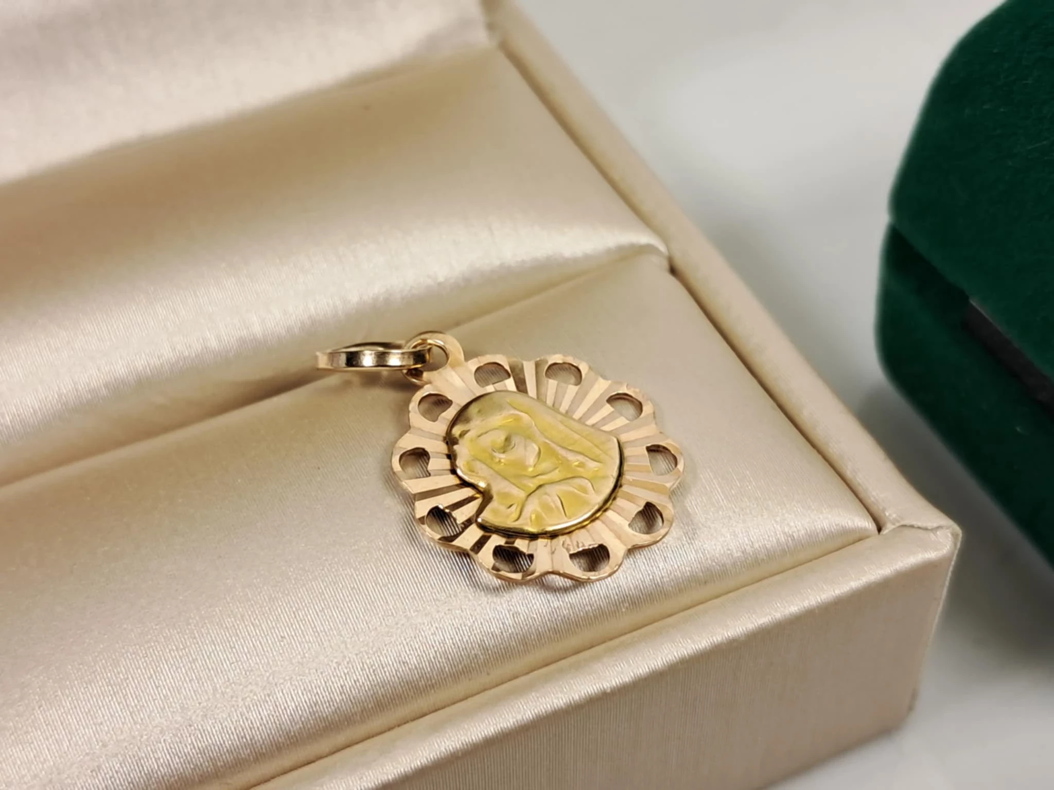 sliczna-zlota-zawieszka-matka-boska-116g-585-rodzaj-2205-2