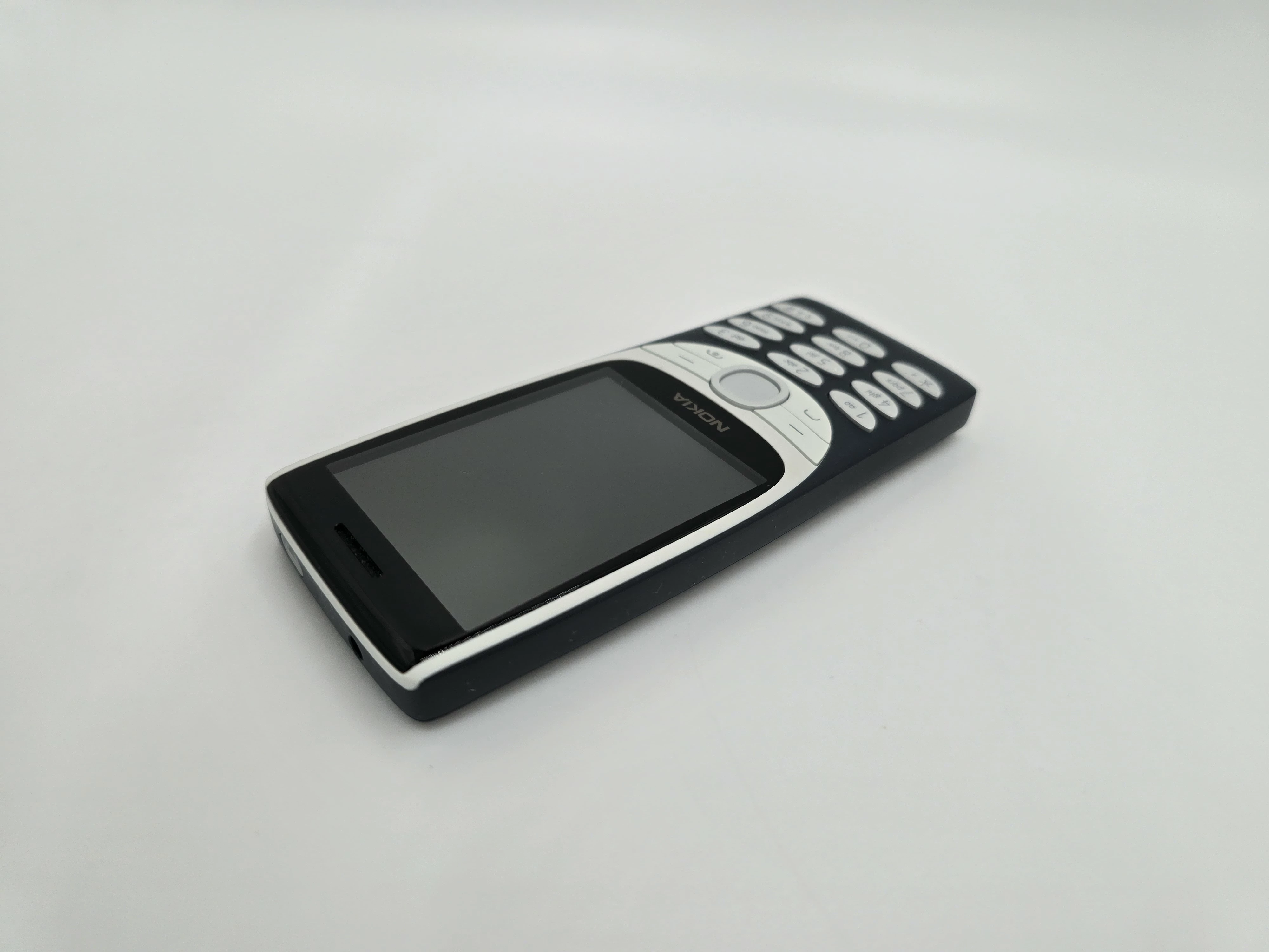 telefon-nokia-8210-solo-kod-producenta-16libl01a10