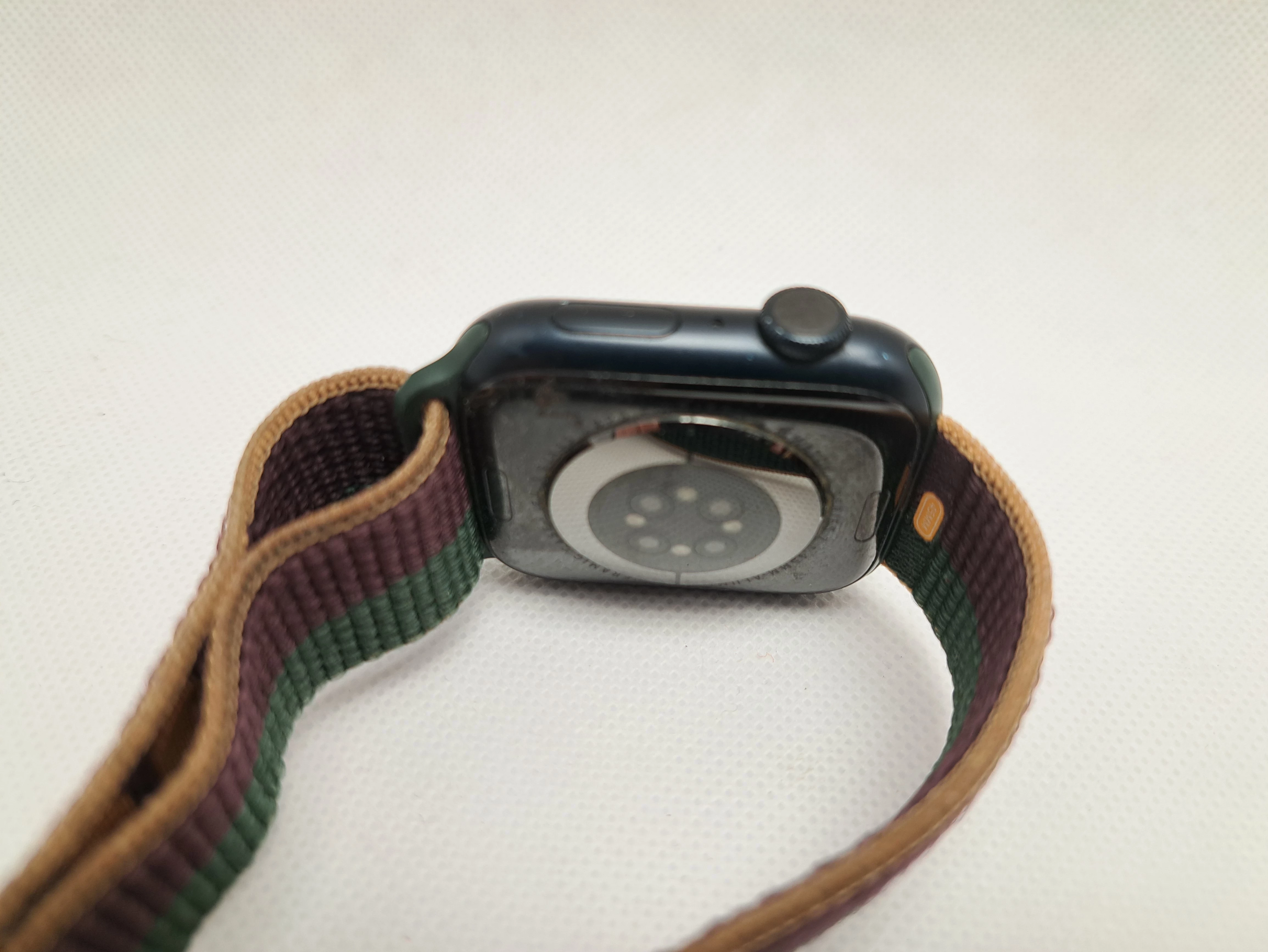 apple-watch-7-model-249460-1222711