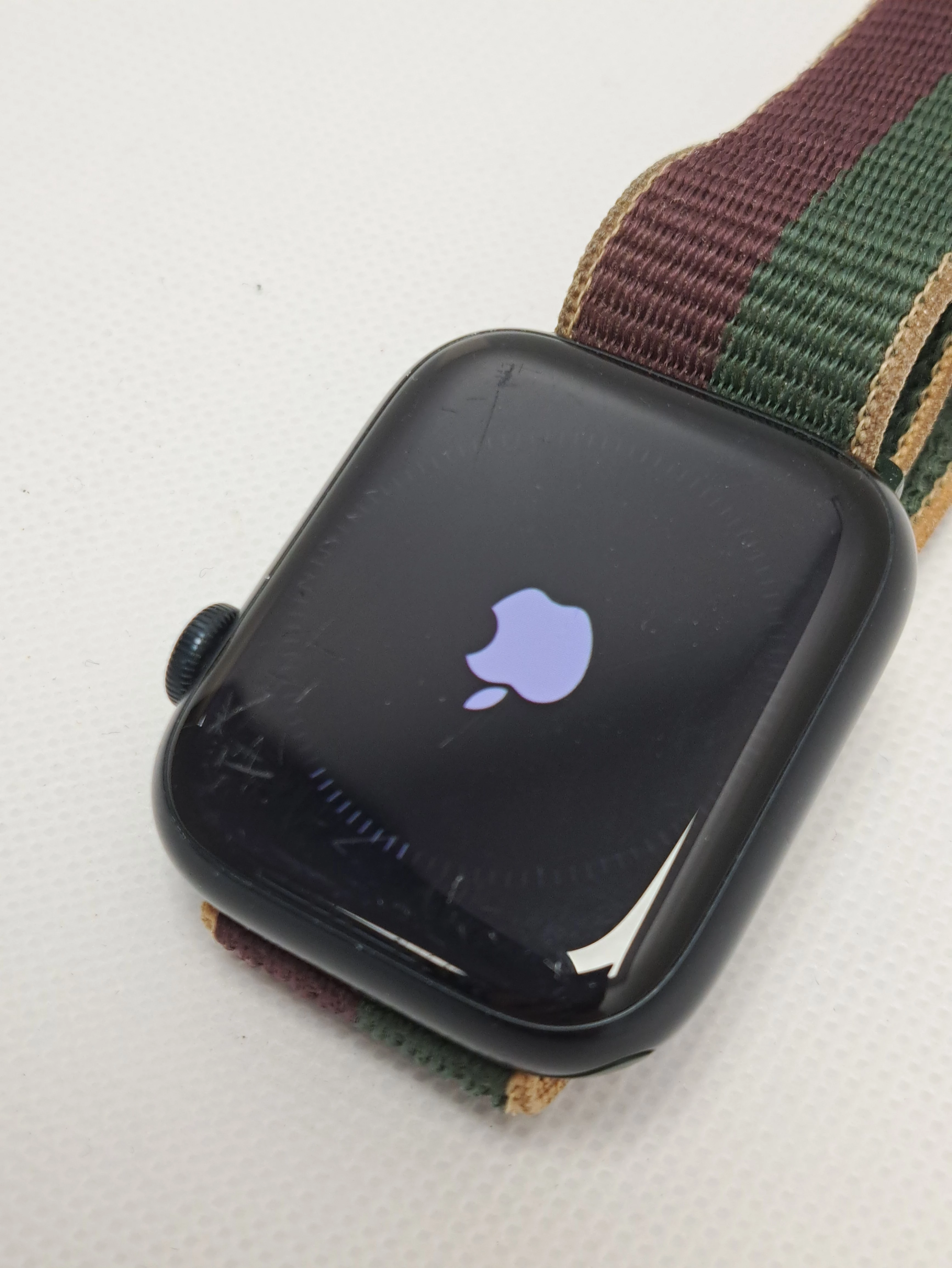 apple-watch-7-marka-248811-1131476