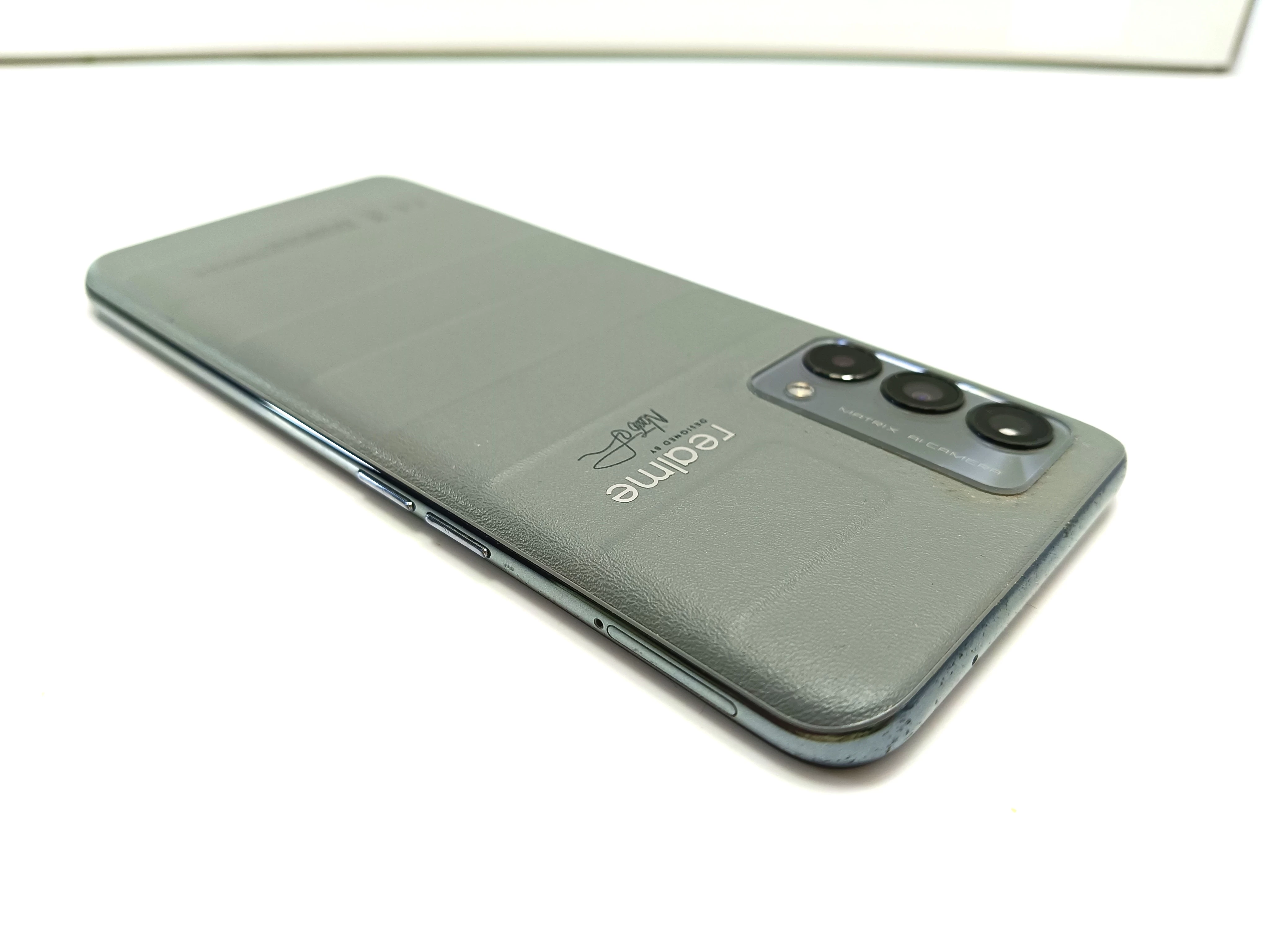 telefon-realme-gt-master-edition-6128gb-opis-pojemnosc-akumulatora-4300