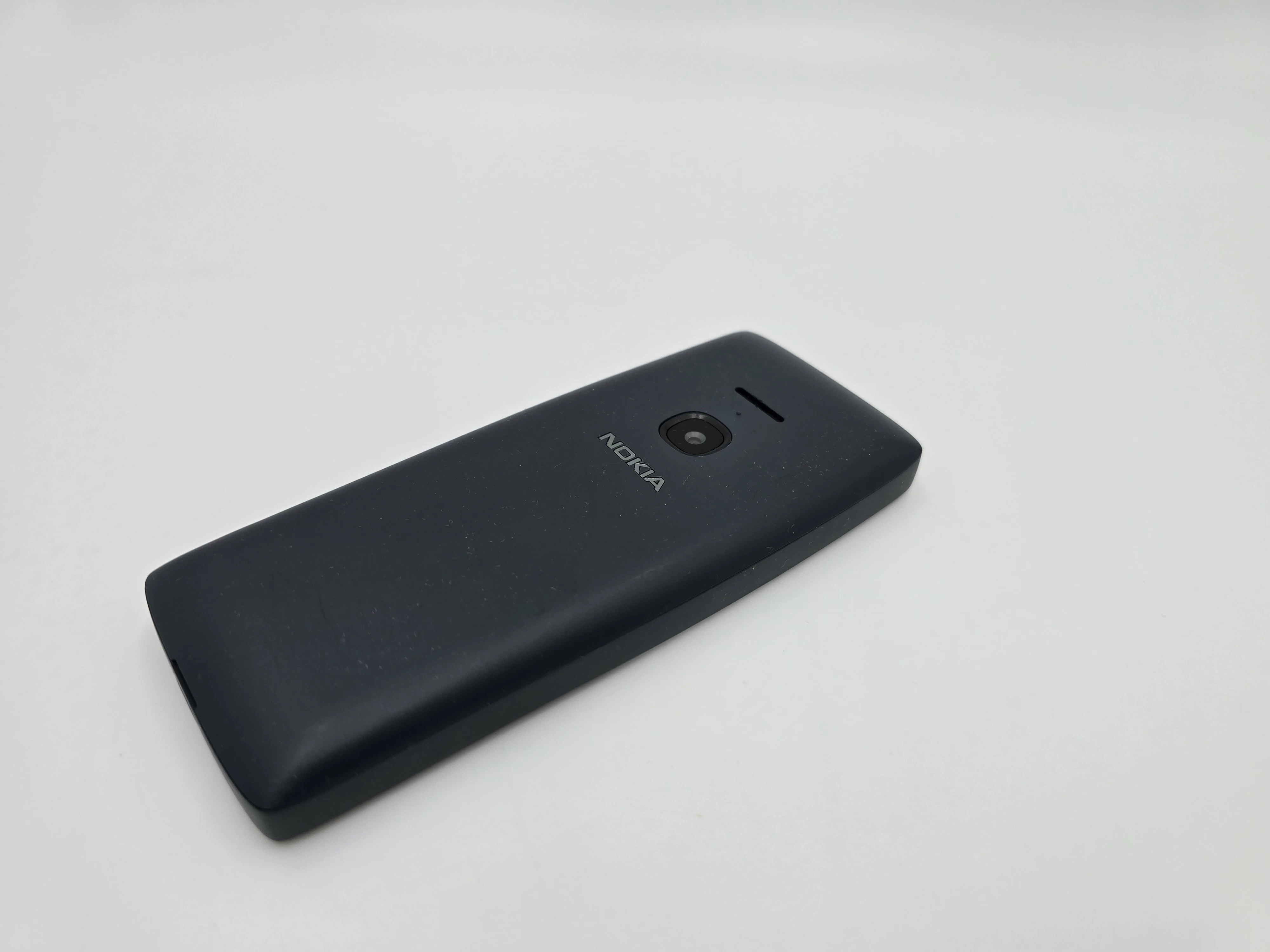 telefon-nokia-8210-solo-przekatna-ekranu-28