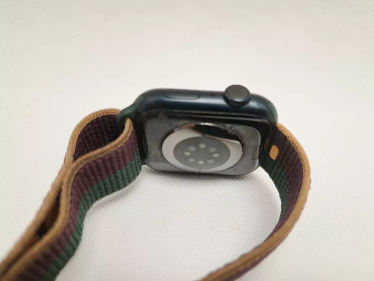 apple-watch-7-model-249460-1222711