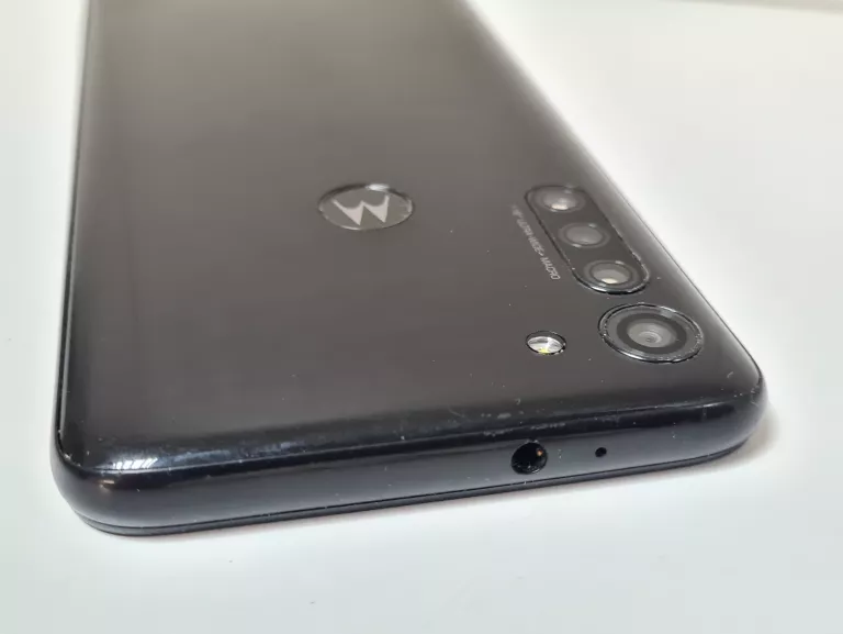 telefon-motorola-moto-g8-power-przekatna-ekranu-640