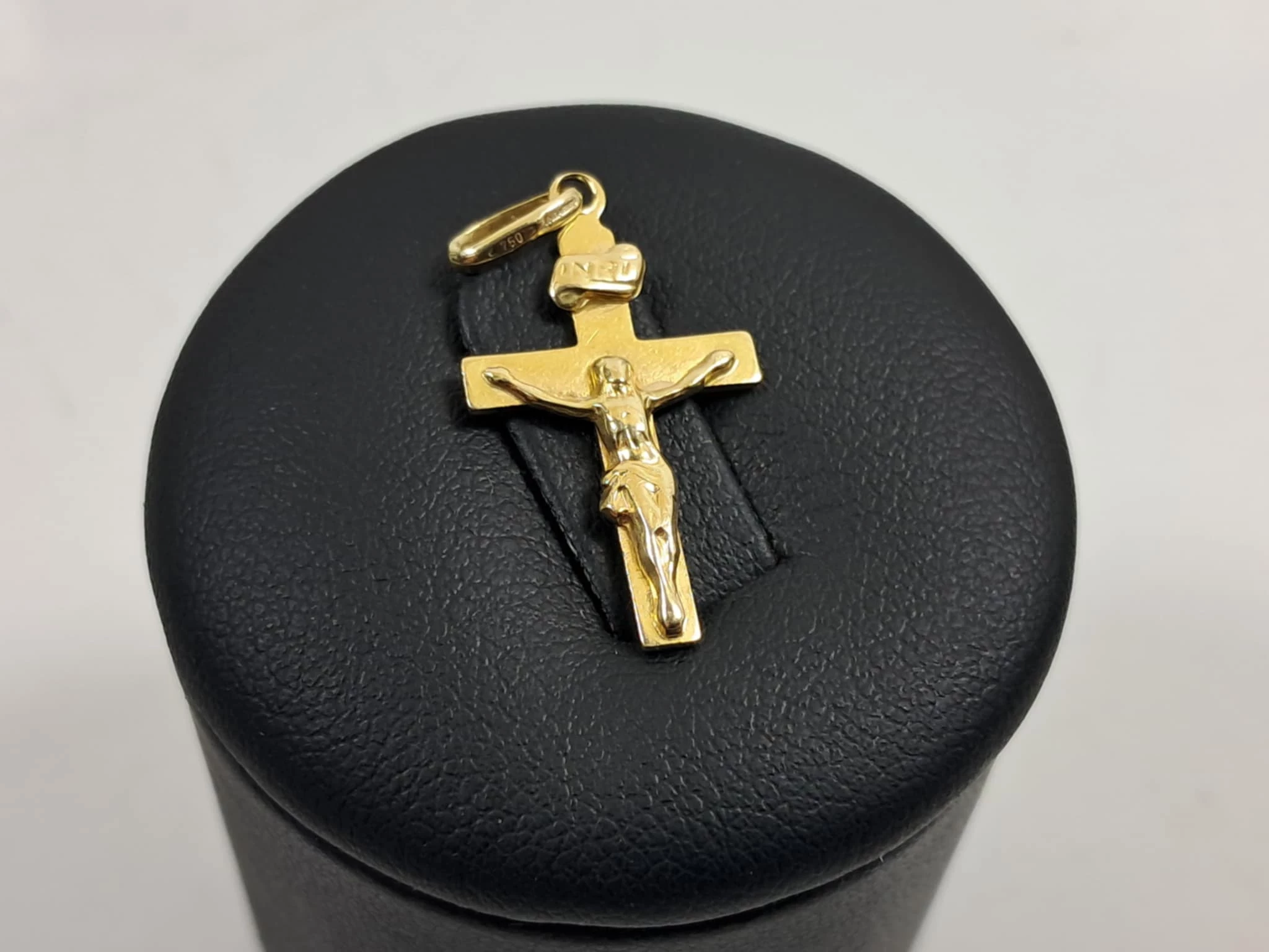 zlota-zawieszka-krzyzyk-750-109g-rybnicka-3-gliwice-g1