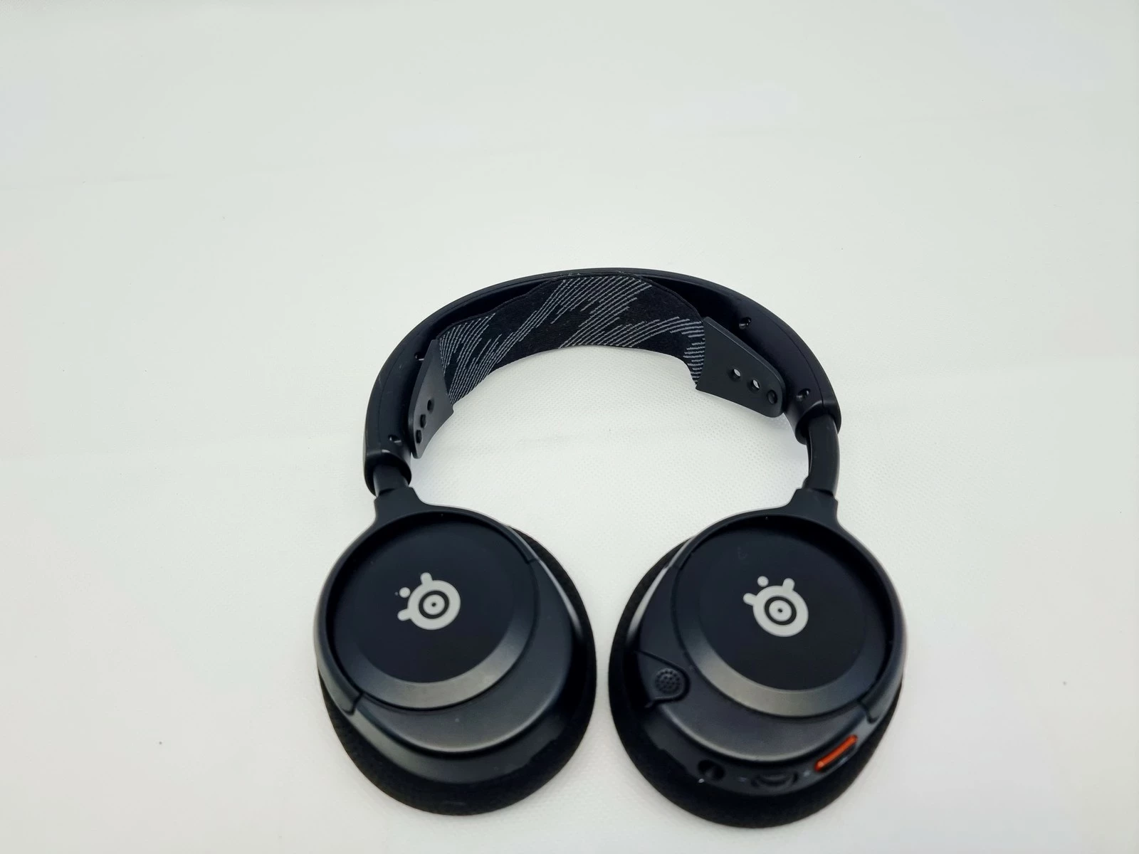 sluchawki-steelseries-arctis-nova-1-czarny-dabrowszczakow-1811-sj-olsztyn