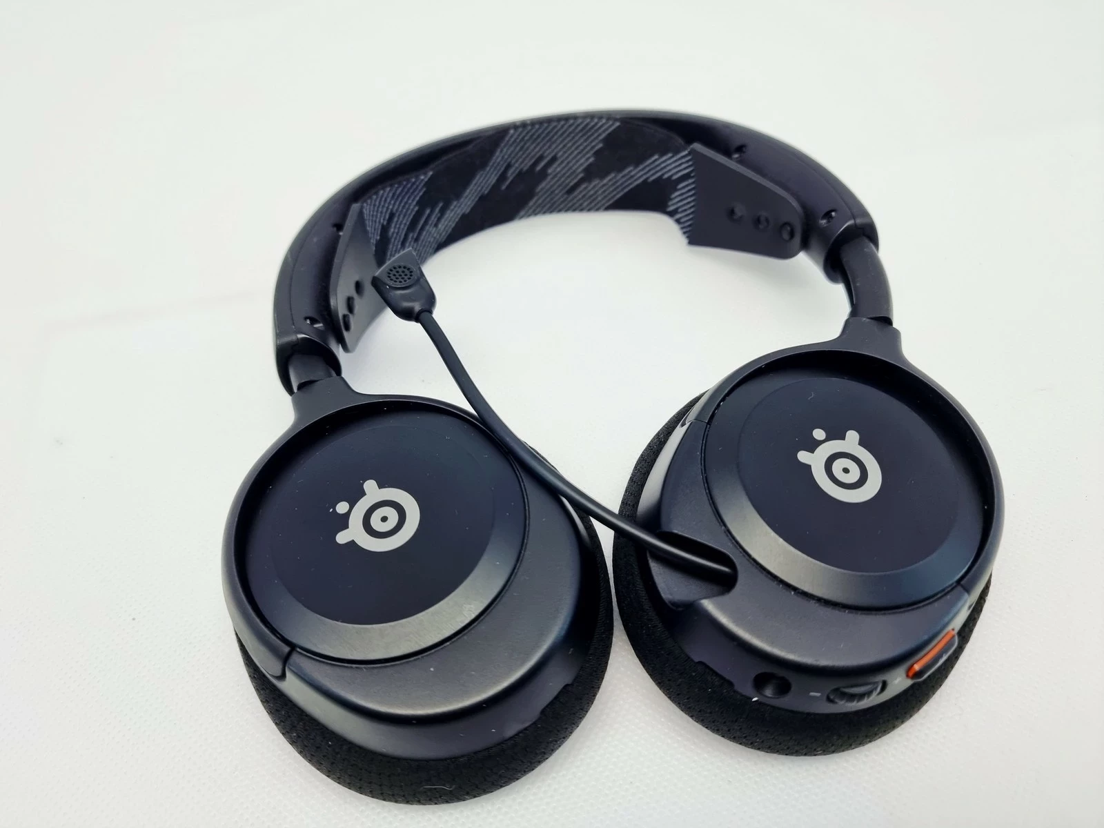 sluchawki-steelseries-arctis-nova-1-czarny-regulacja-glosnosci-203677-217737