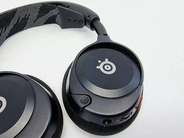 sluchawki-steelseries-arctis-nova-1-czarny-kod-producenta-61606