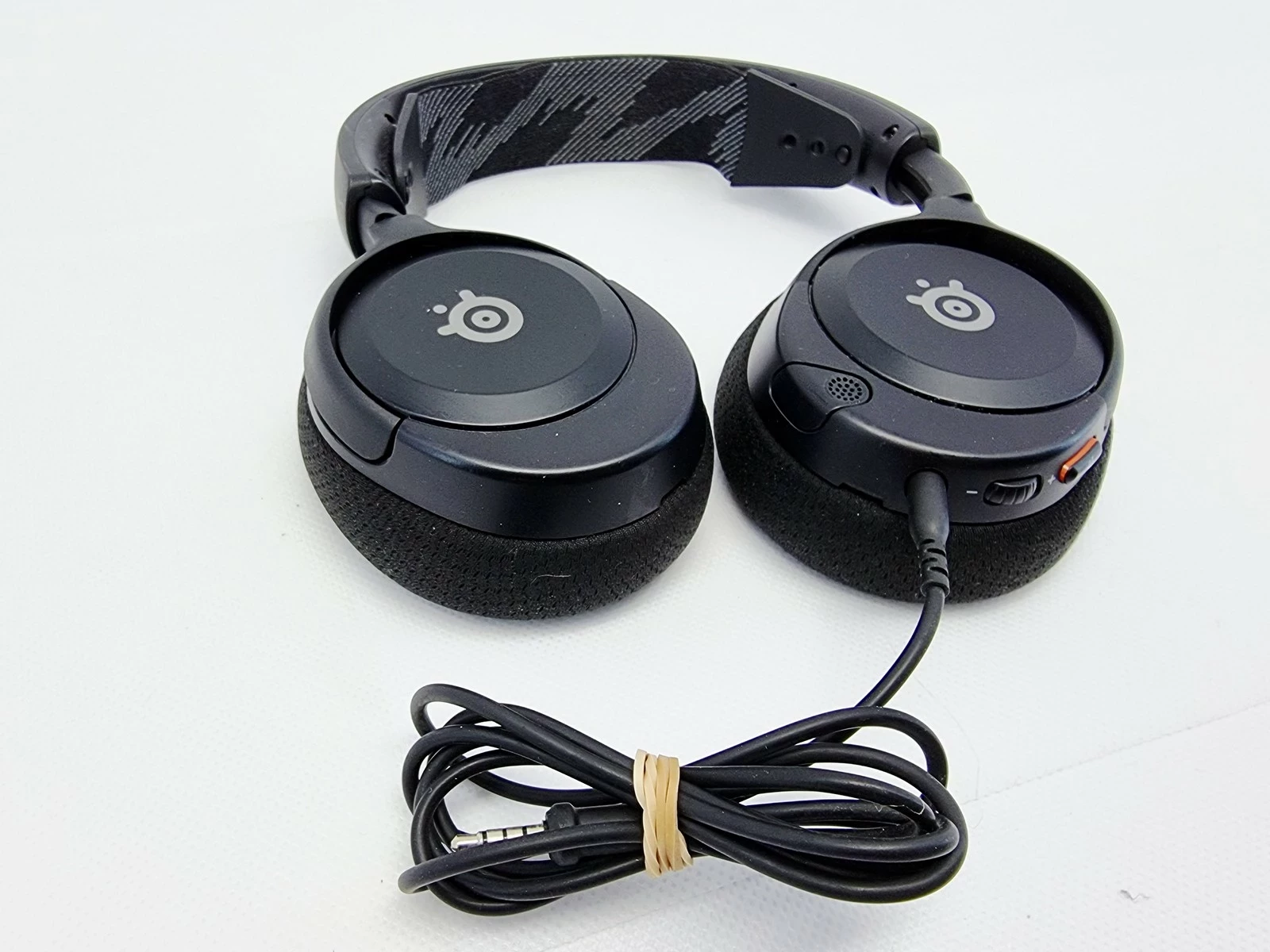 sluchawki-steelseries-arctis-nova-1-czarny-konstrukcja-203685-217769