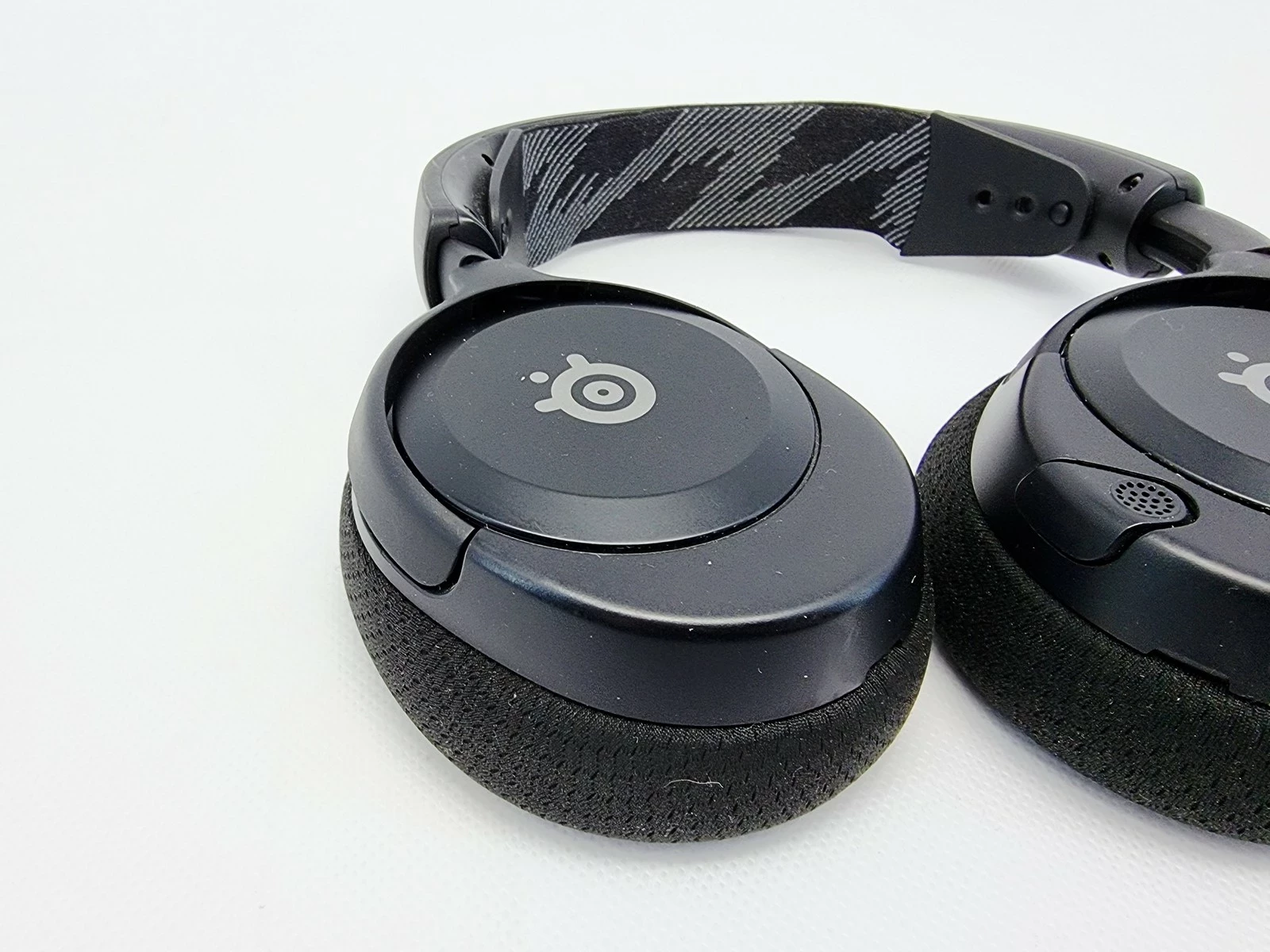 sluchawki-steelseries-arctis-nova-1-czarny-stan-11323-2