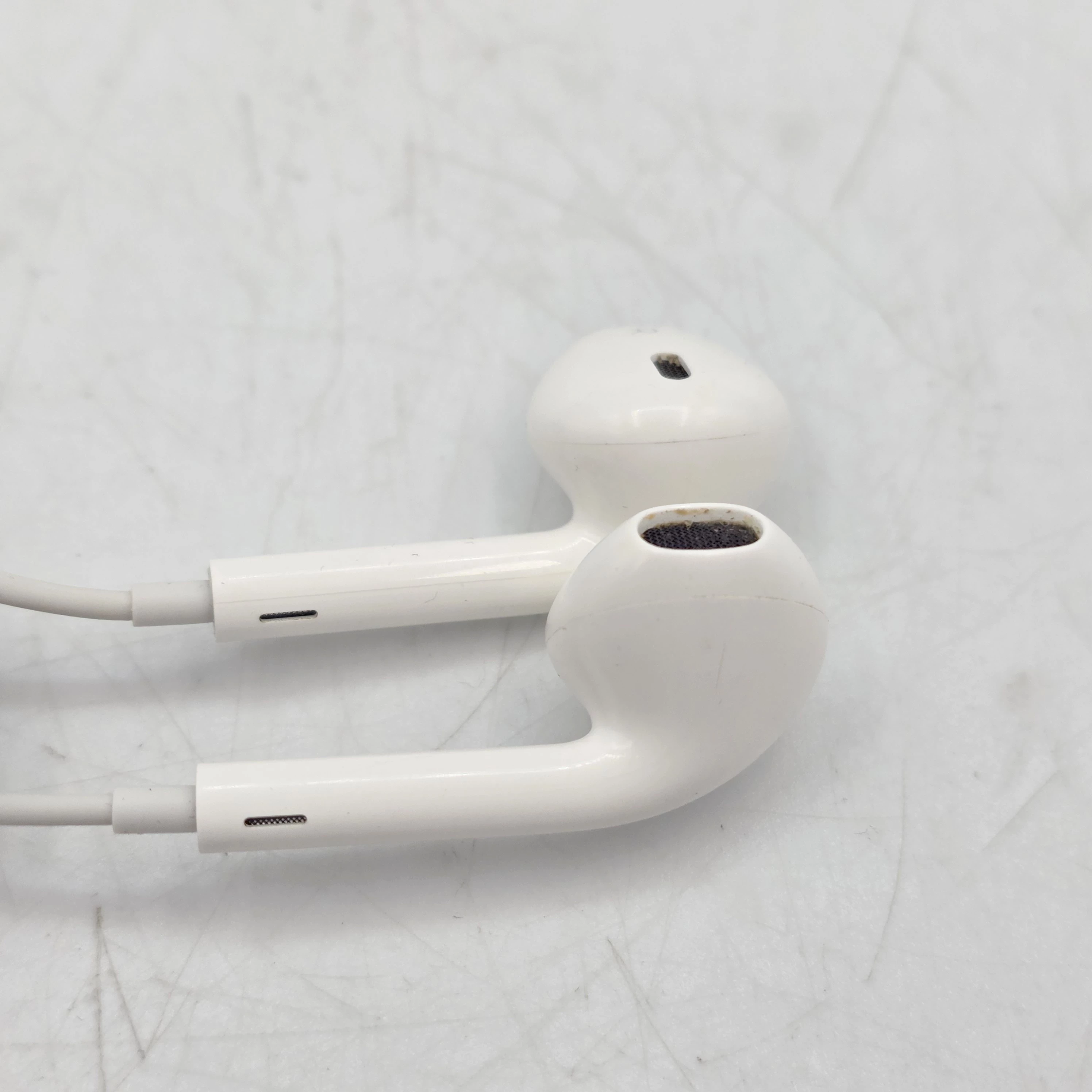apple-earpods-lightning-biale-kolor-dominujacy-129357-2