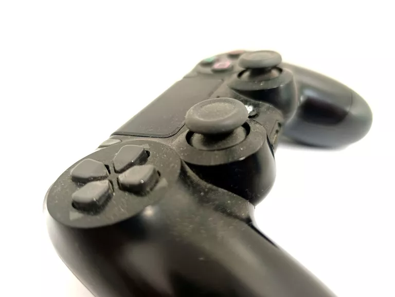 pad-ps4-dualshock-czarny-gol-pochodzenie-210658-243446