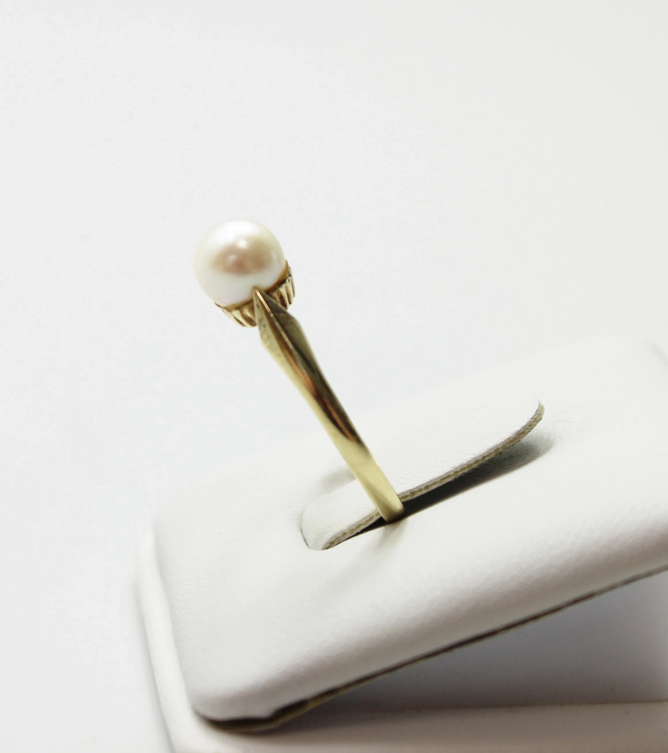 zloty-pierscionek-perla-585-220g-r14-stan-11323-2