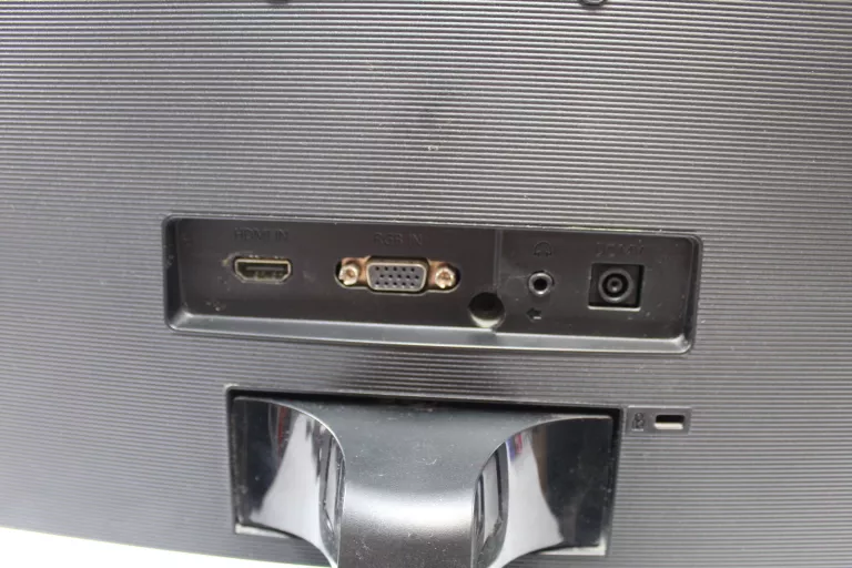 monitor-samsung-c24f390-przekatna-ekranu-cale-2400