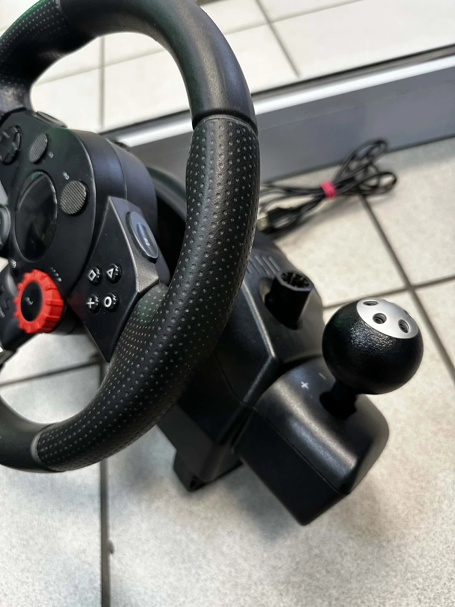 kierownica-logitech-driving-force-gt-pedaly-marka-248811-1142682