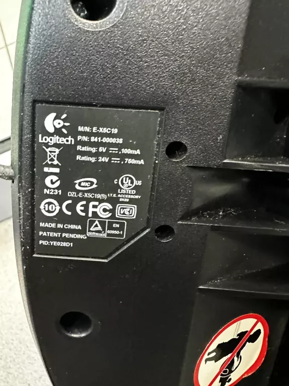 kierownica-logitech-driving-force-gt-pedaly-stan-11323-2