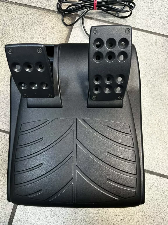 kierownica-logitech-driving-force-gt-pedaly-lacznosc-234281-380645